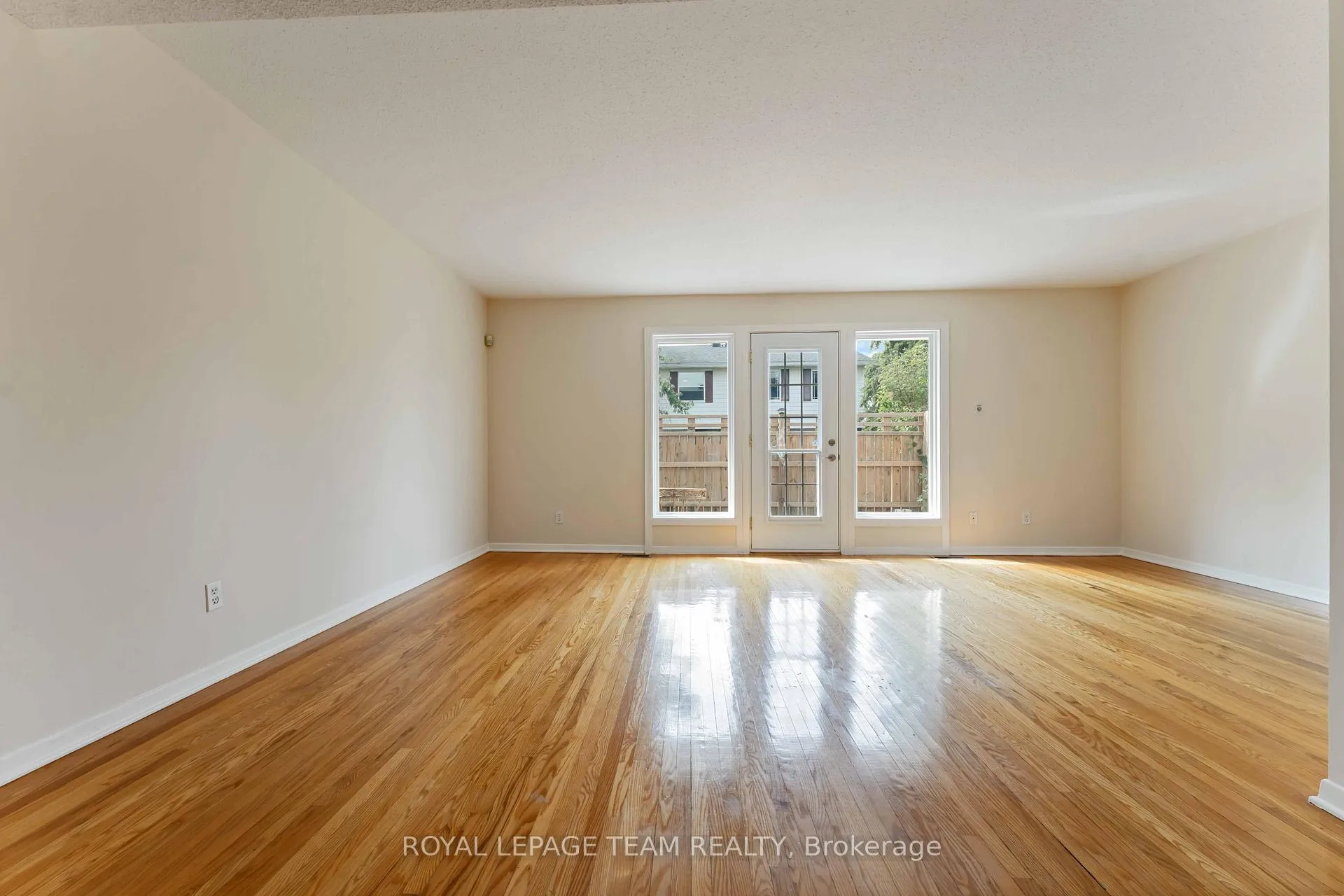 Photo 6 of 2664 Draper Avenue, Ottawa, Redwood Park — HOMEH