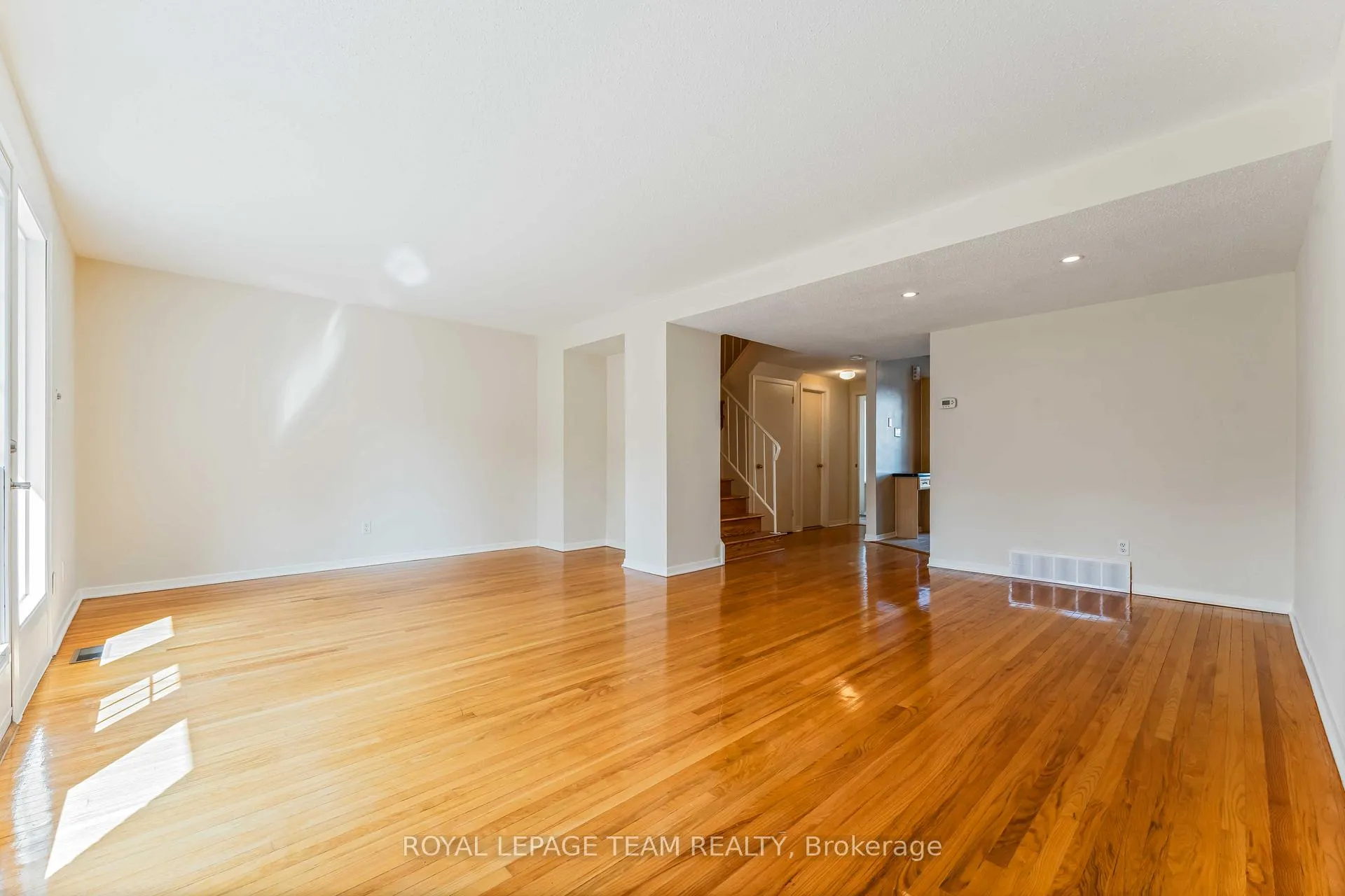 Photo 8 of 2664 Draper Avenue, Ottawa, Redwood Park — HOMEH