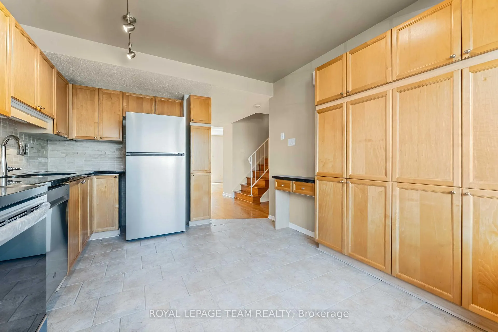 Photo 12 of 2664 Draper Avenue, Ottawa, Redwood Park — HOMEH