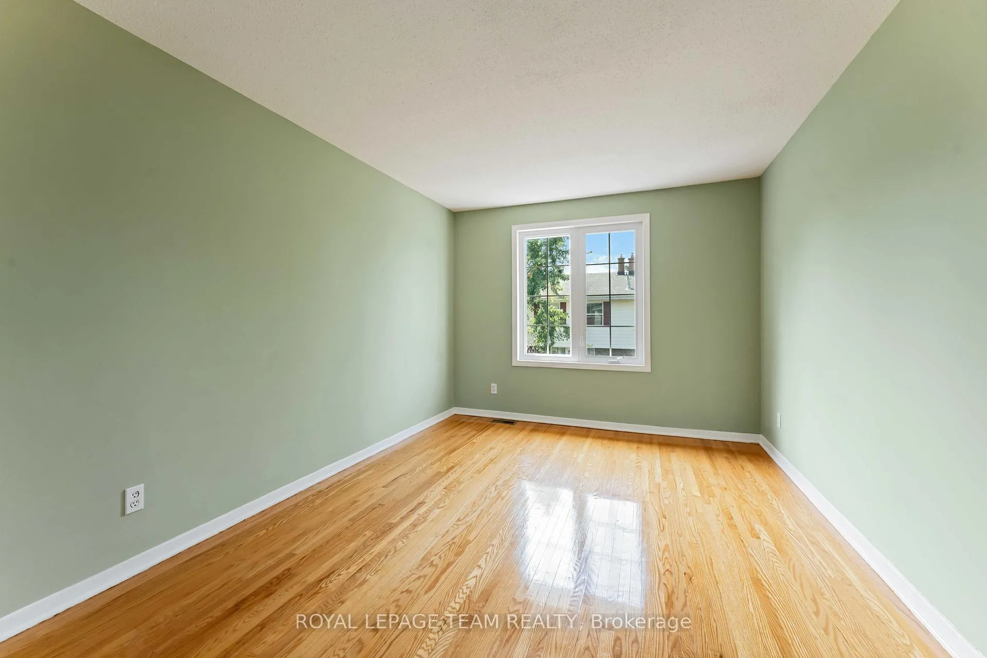 Photo 23 of 2664 Draper Avenue, Ottawa, Redwood Park — HOMEH