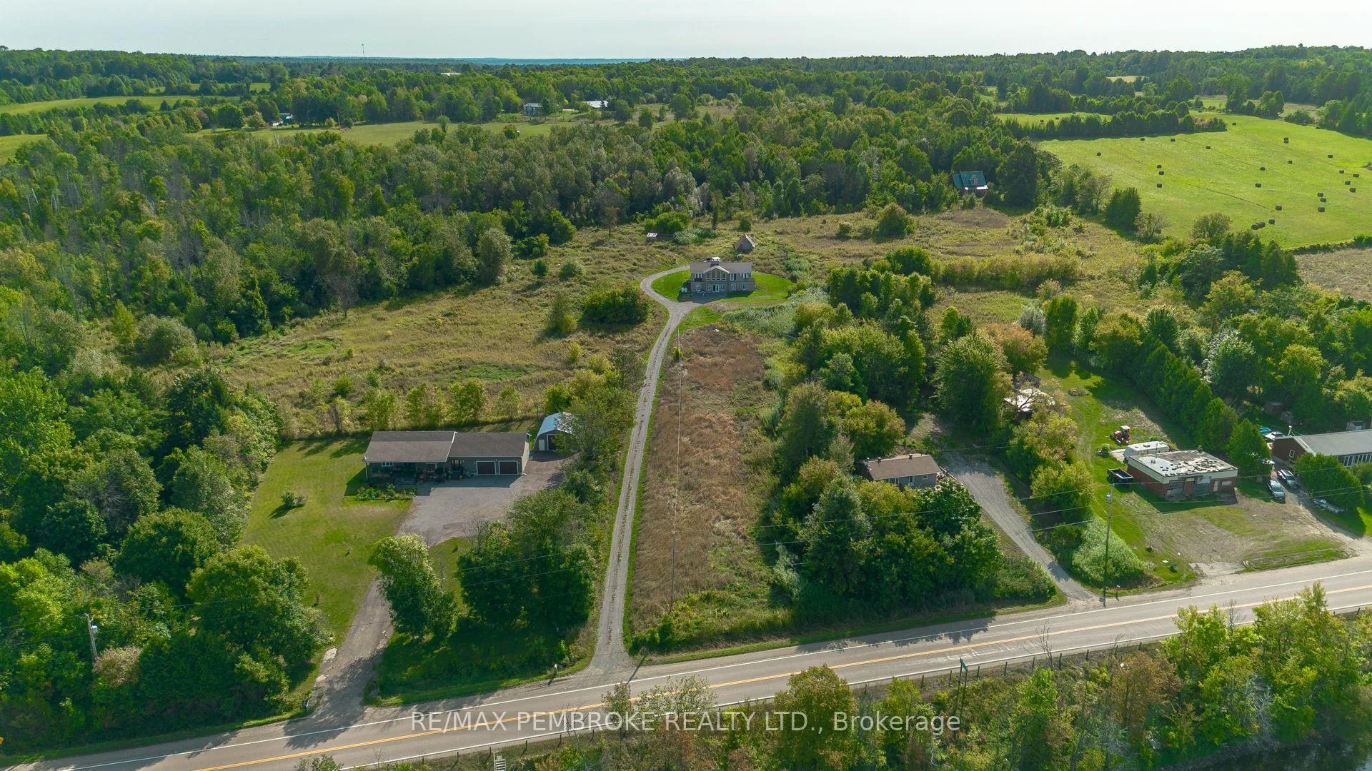 Photo 8 of 36752 41 Highway, North Algona Wilberforce, North Algona/Wilberforce Twp — HOMEH