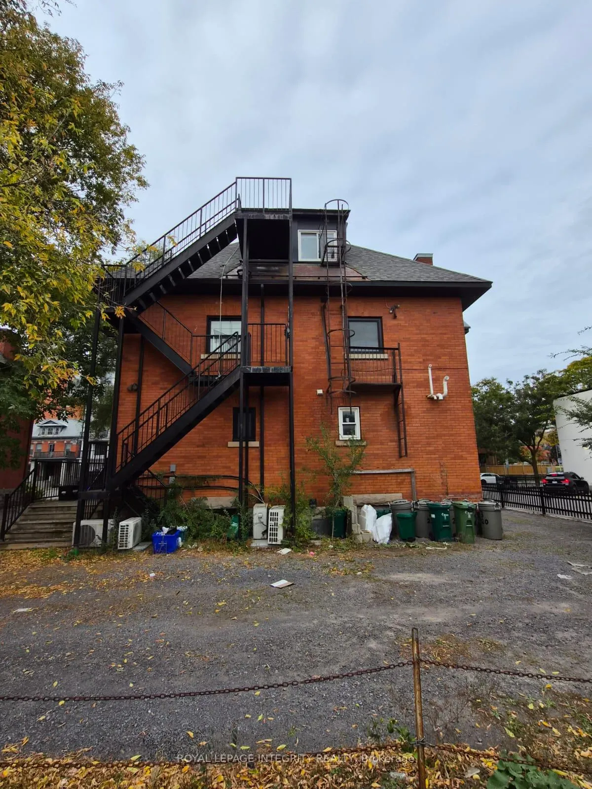 Photo 3 of 220 Argyle Avenue, Ottawa, Ottawa Centre — HOMEH