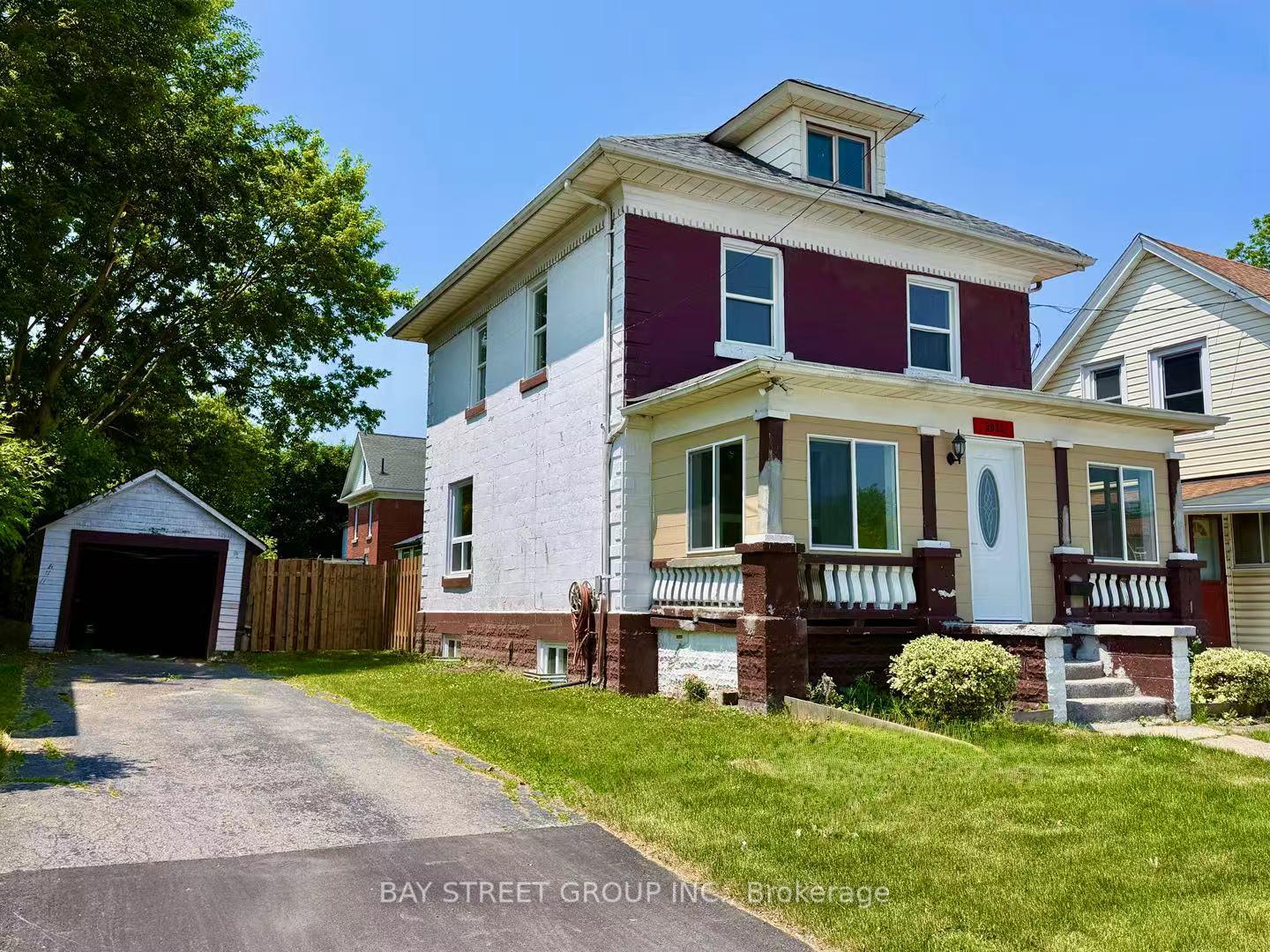 Front of 5043 St Lawrence Avenue