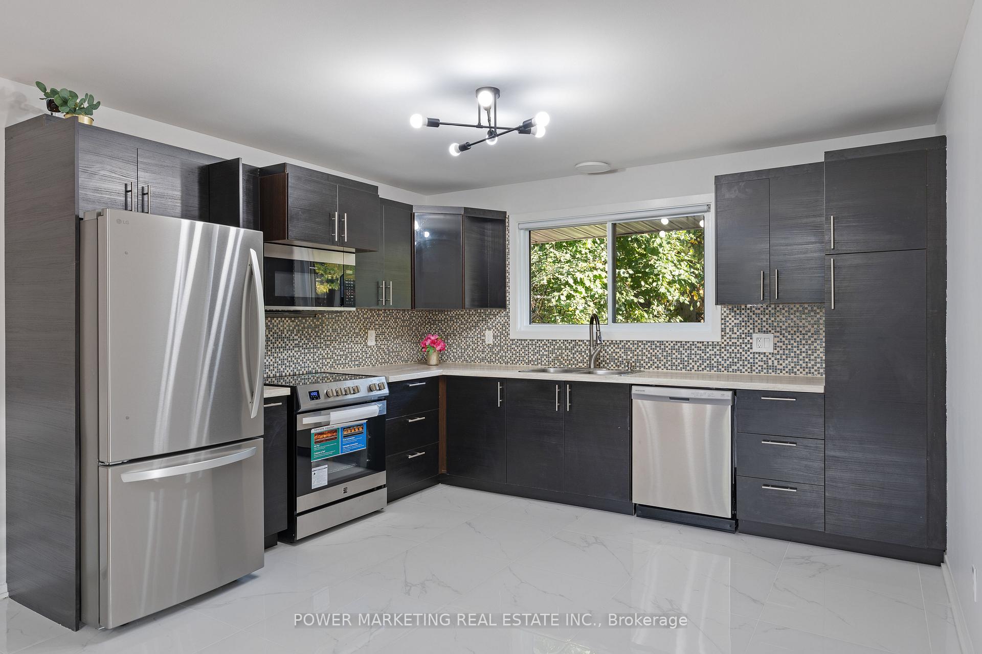 Photo 8 of 2372 Riley Avenue, Ottawa, Queensway Terrace South/Ridgeview — HOMEH