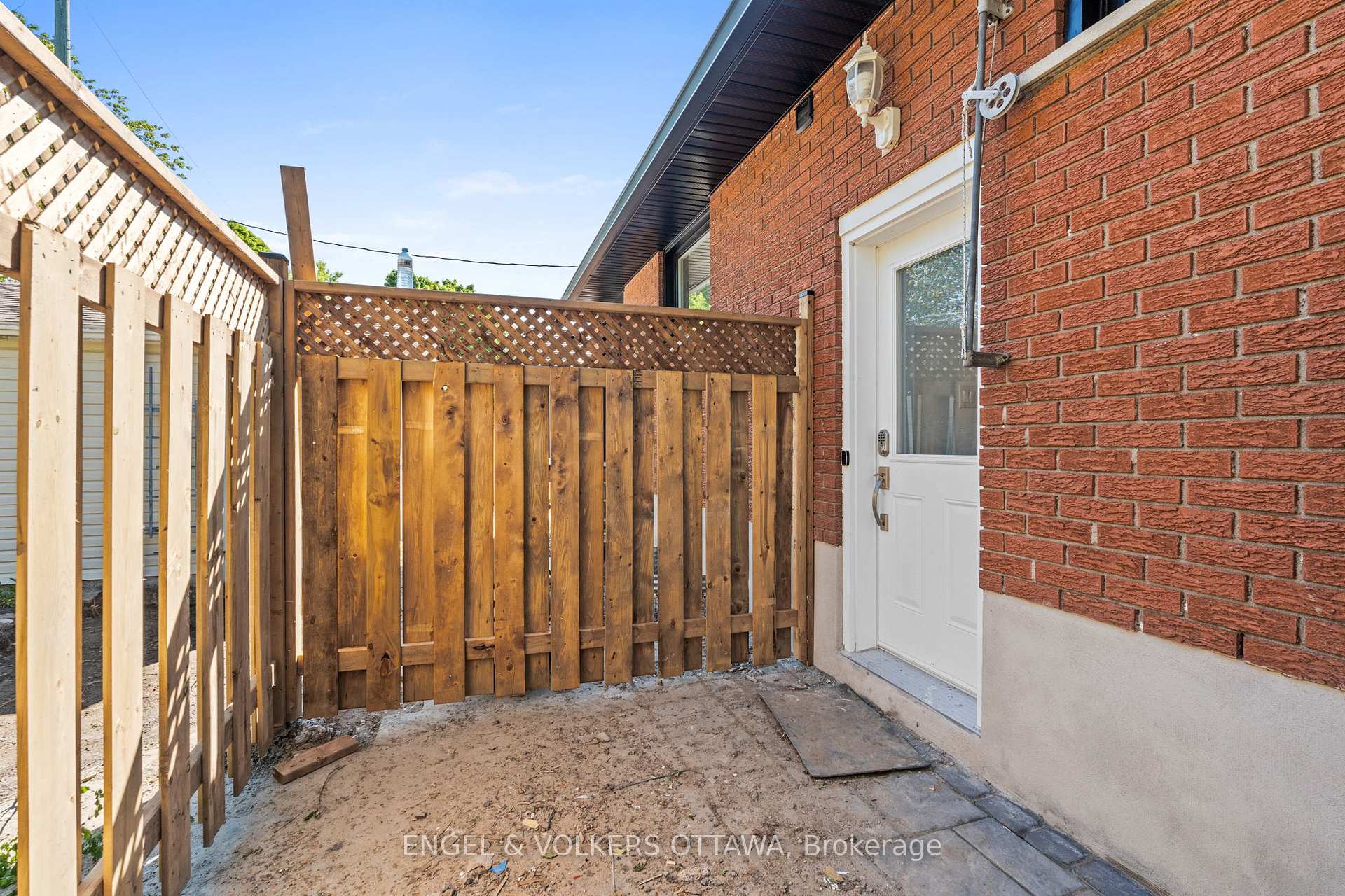 Photo 2 of Unit B, 2305 Kay Street, Ottawa, Queensway Terrace South/Ridgeview — HOMEH