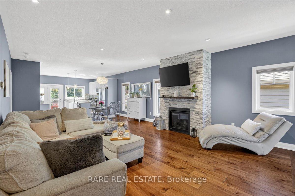Photo 8 of 78 Landscape Drive, Oro-Medonte, Horseshoe Valley — HOMEH