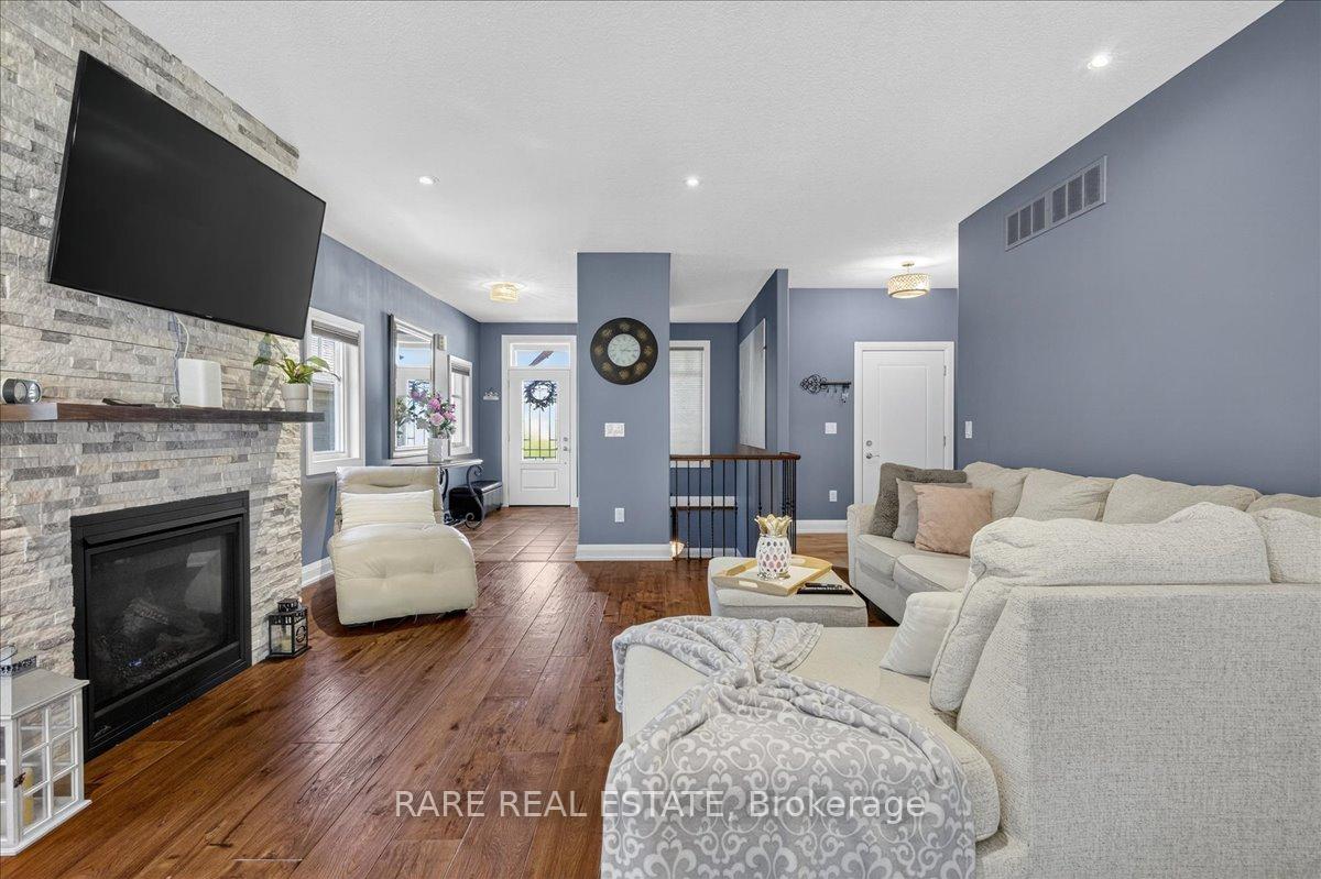 Photo 10 of 78 Landscape Drive, Oro-Medonte, Horseshoe Valley — HOMEH