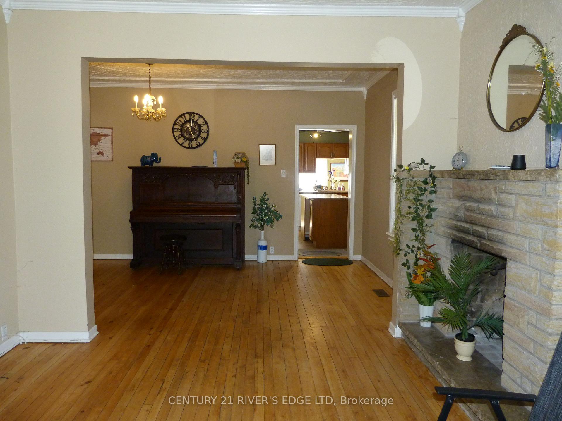 Photo 8 of 453 May Street, North Dundas, Winchester — HOMEH