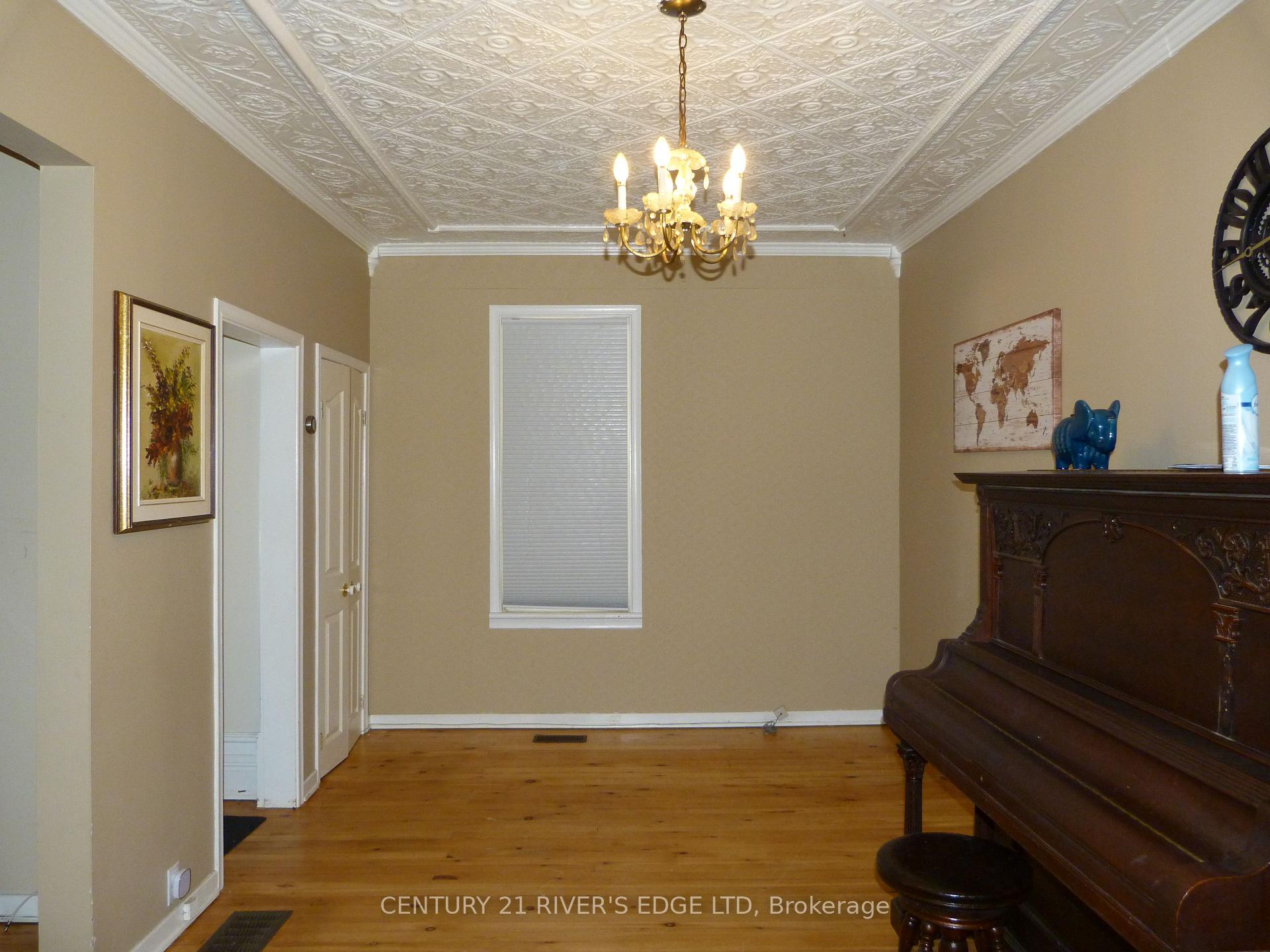 Photo 9 of 453 May Street, North Dundas, Winchester — HOMEH