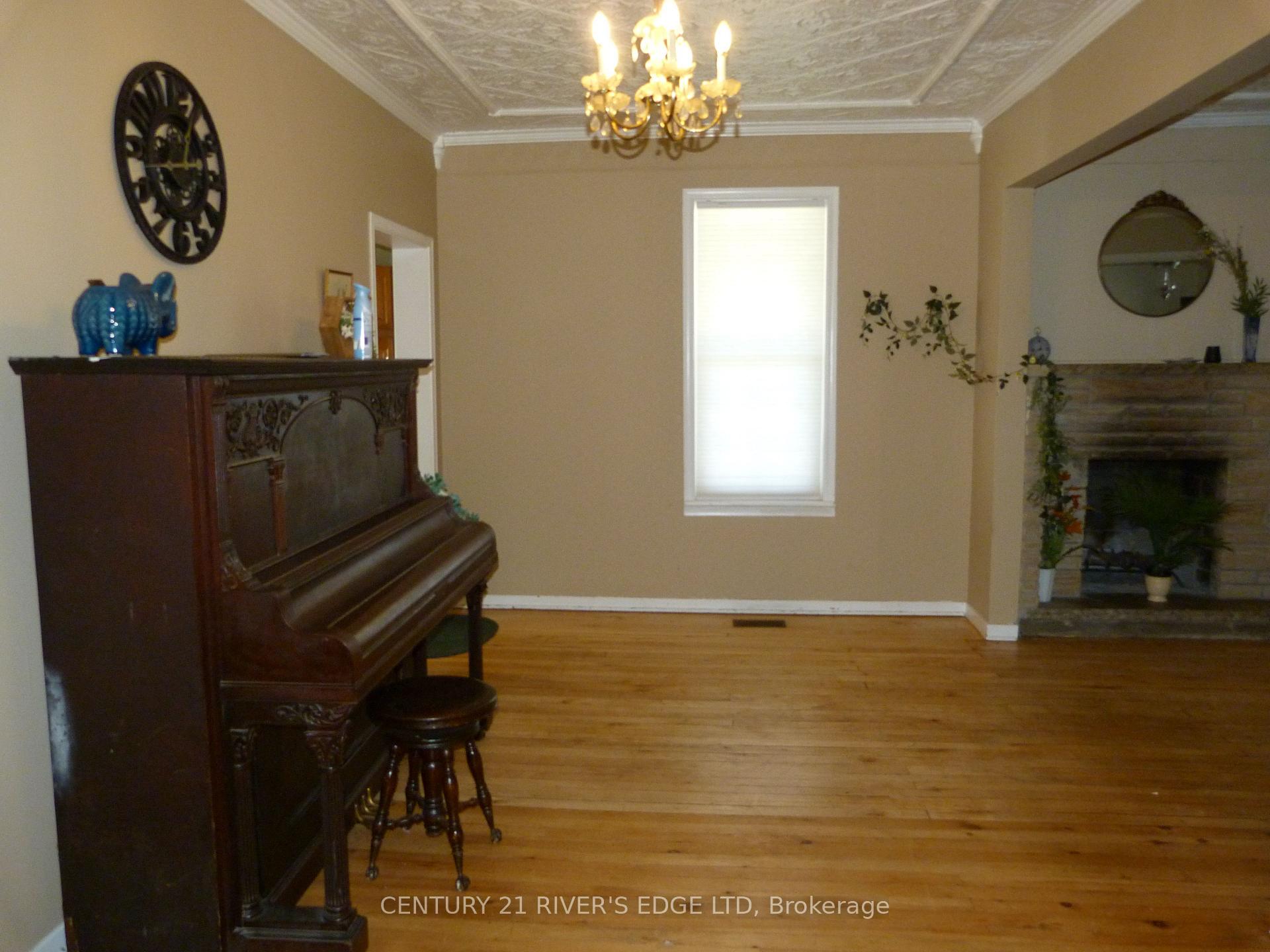 Photo 10 of 453 May Street, North Dundas, Winchester — HOMEH