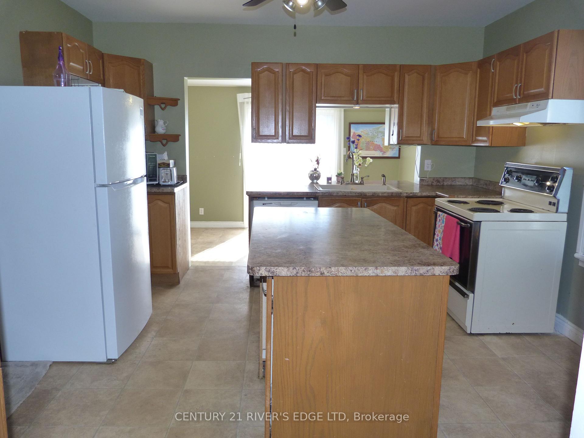 Photo 12 of 453 May Street, North Dundas, Winchester — HOMEH