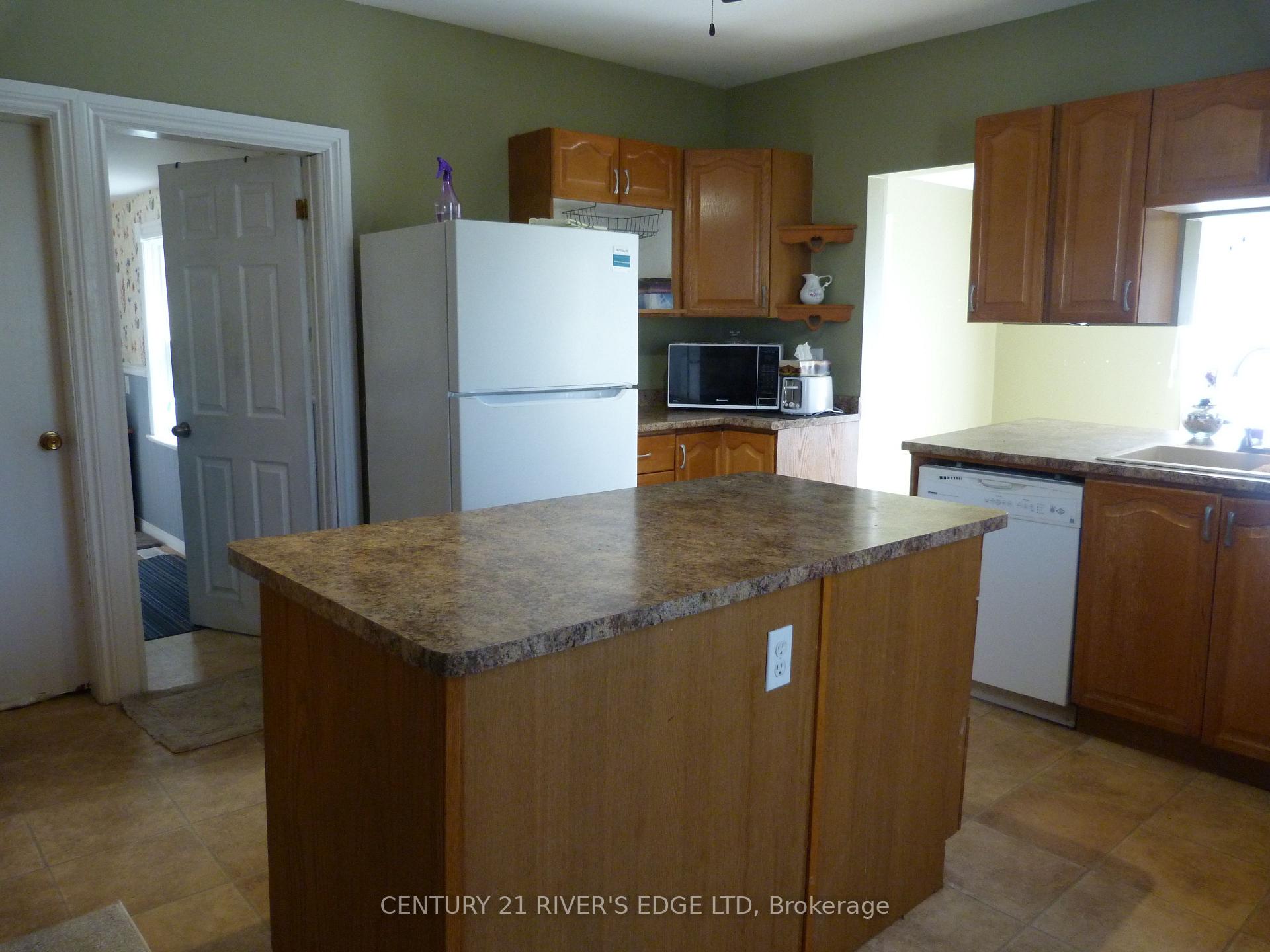 Photo 13 of 453 May Street, North Dundas, Winchester — HOMEH