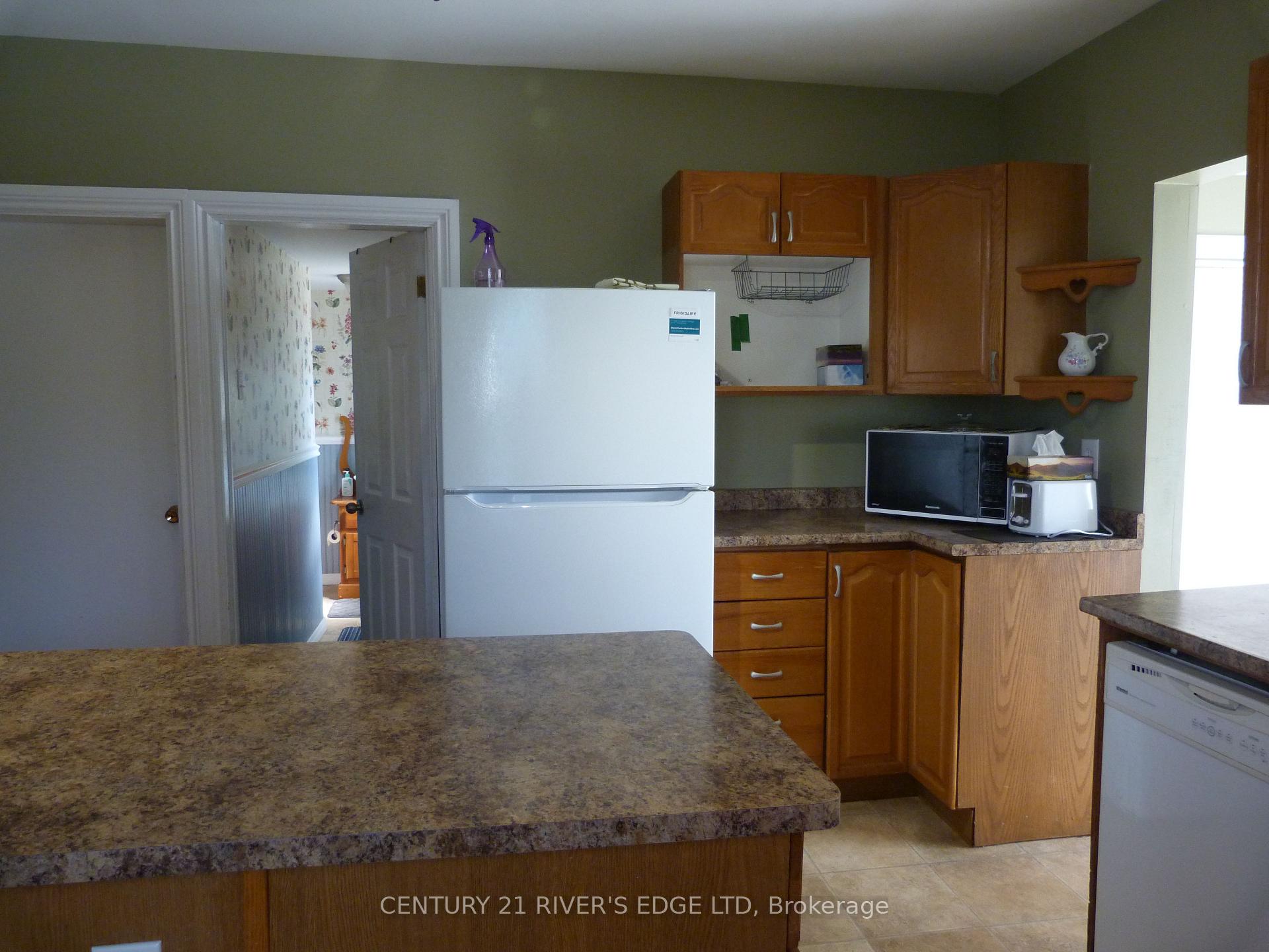Photo 14 of 453 May Street, North Dundas, Winchester — HOMEH