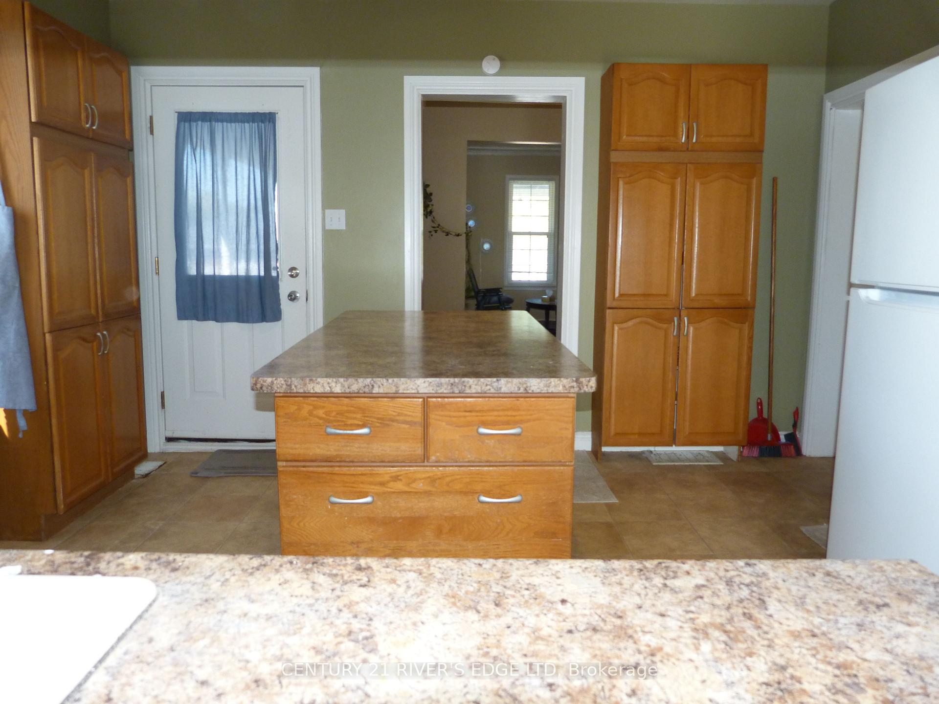 Photo 16 of 453 May Street, North Dundas, Winchester — HOMEH