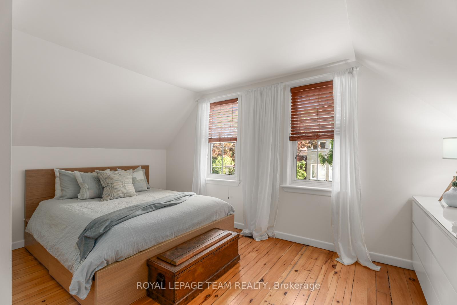 Photo 13 of 17 Electric Street, Ottawa, Lindenlea — HOMEH