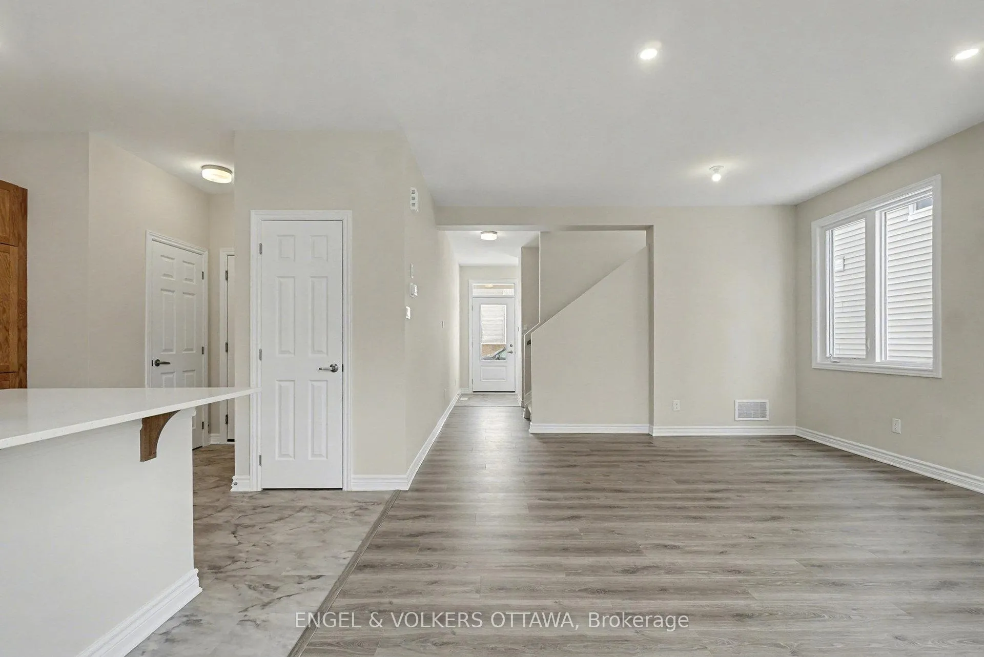 Photo 2 of 161 Ryan Reynolds Way, Ottawa, Avalon West — HOMEH