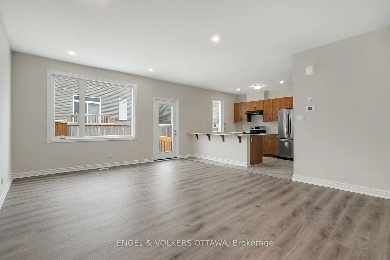 Photo 4 of 161 Ryan Reynolds Way, Ottawa, Avalon West — HOMEH