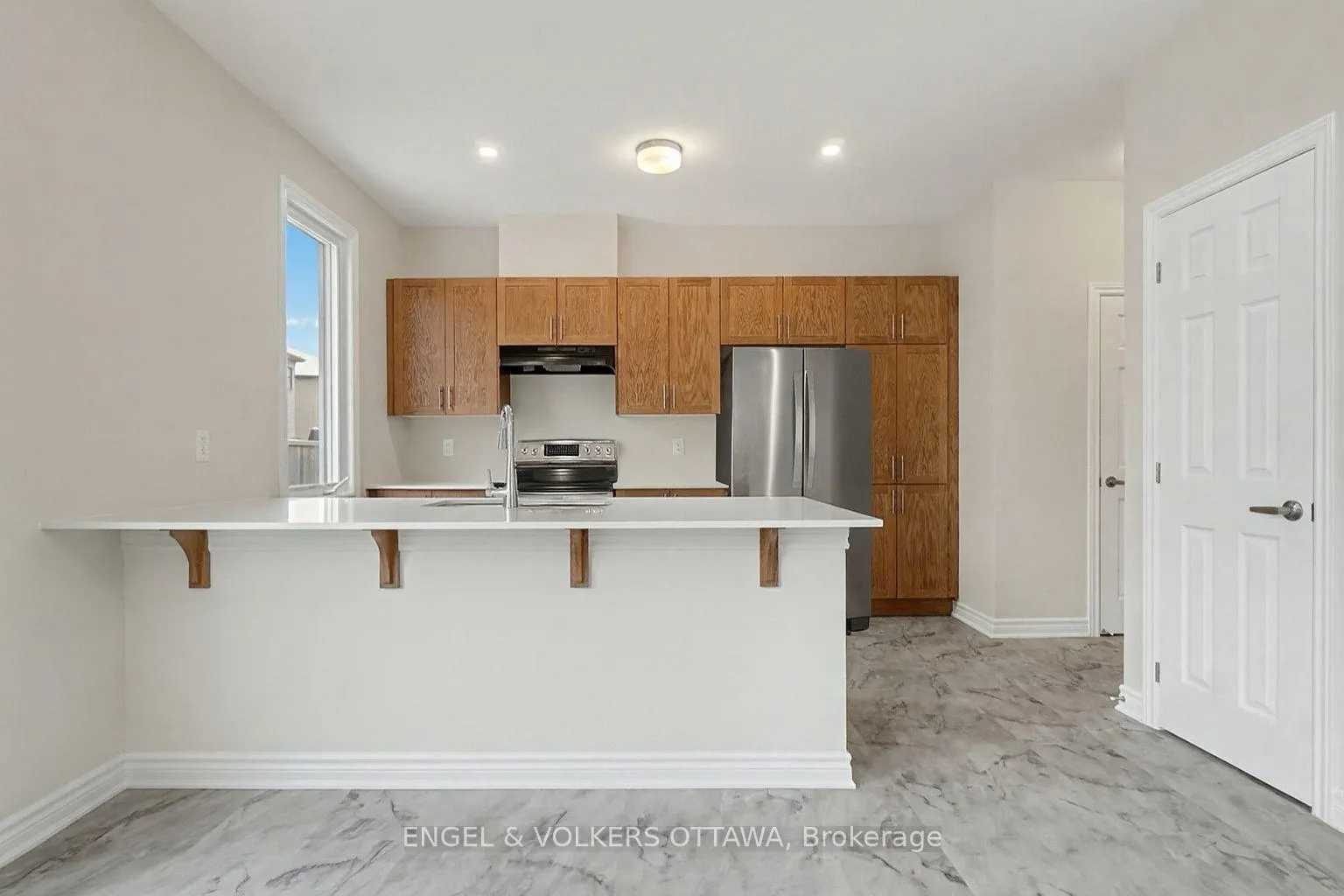 Photo 5 of 161 Ryan Reynolds Way, Ottawa, Avalon West — HOMEH
