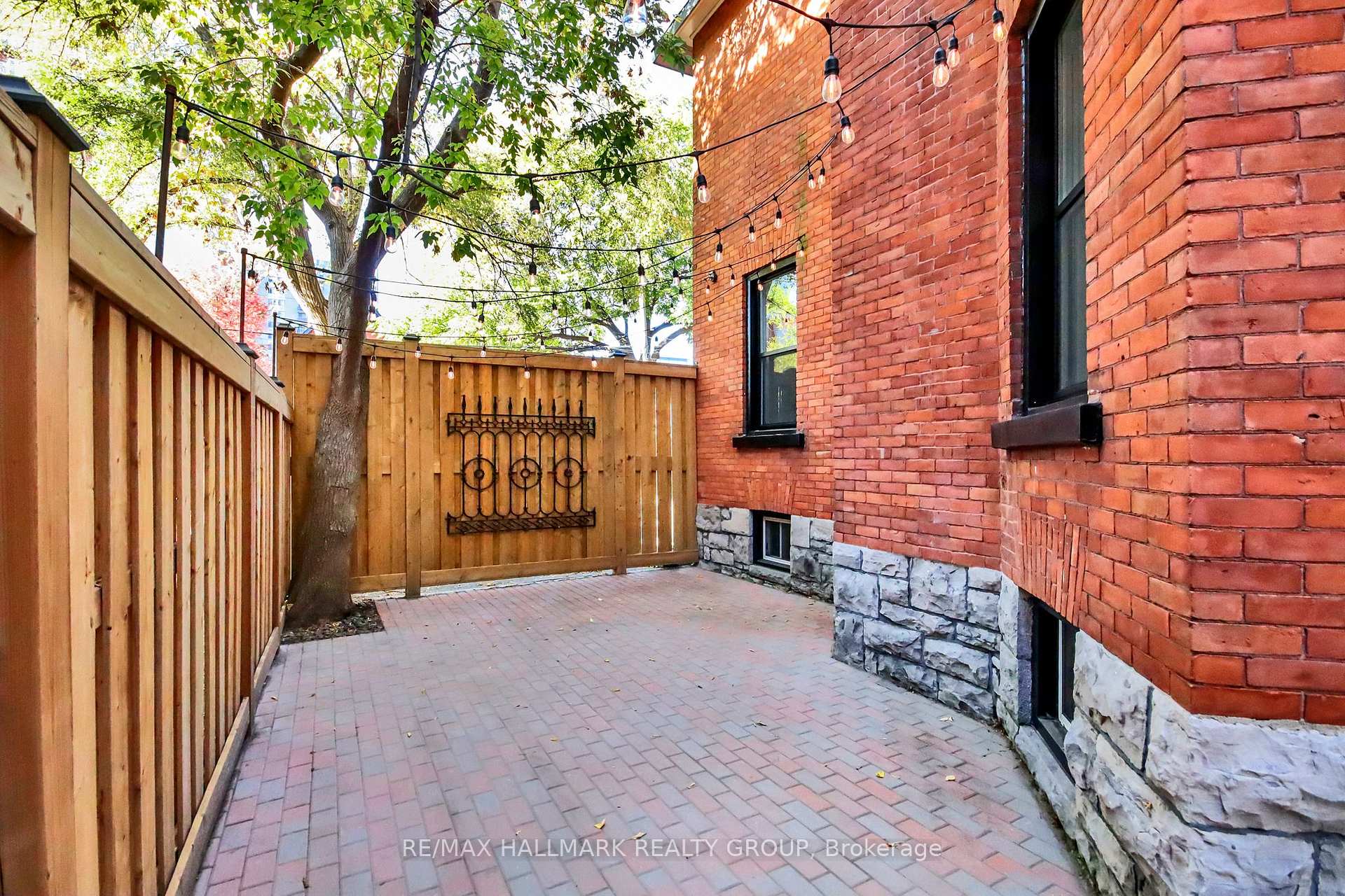 Photo 4 of 421 Gilmour Street, Ottawa, Ottawa Centre — HOMEH