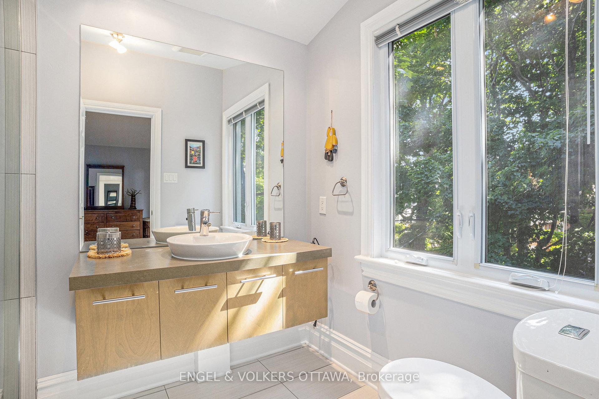 Photo 15 of 6 Rock Avenue, Ottawa, Lindenlea — HOMEH