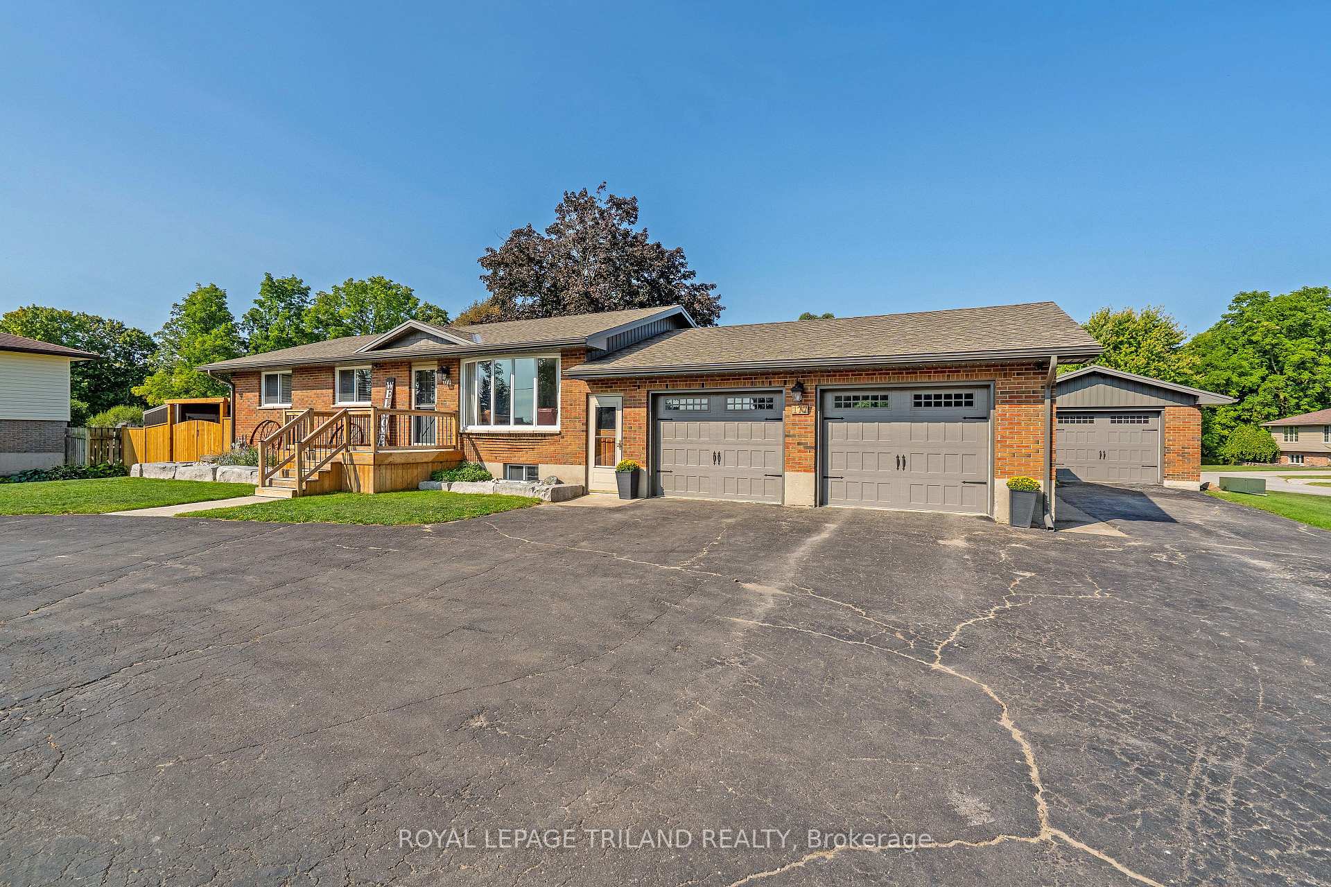 Photo 3 of 177 Queen Street, North Middlesex, Ailsa Craig — HOMEH