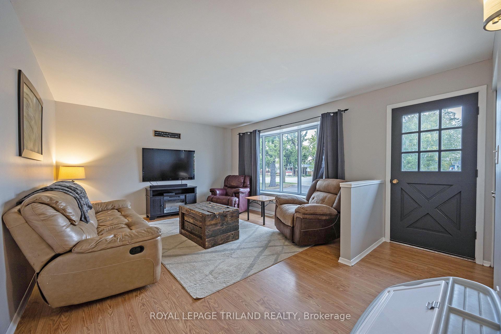 Photo 6 of 177 Queen Street, North Middlesex, Ailsa Craig — HOMEH