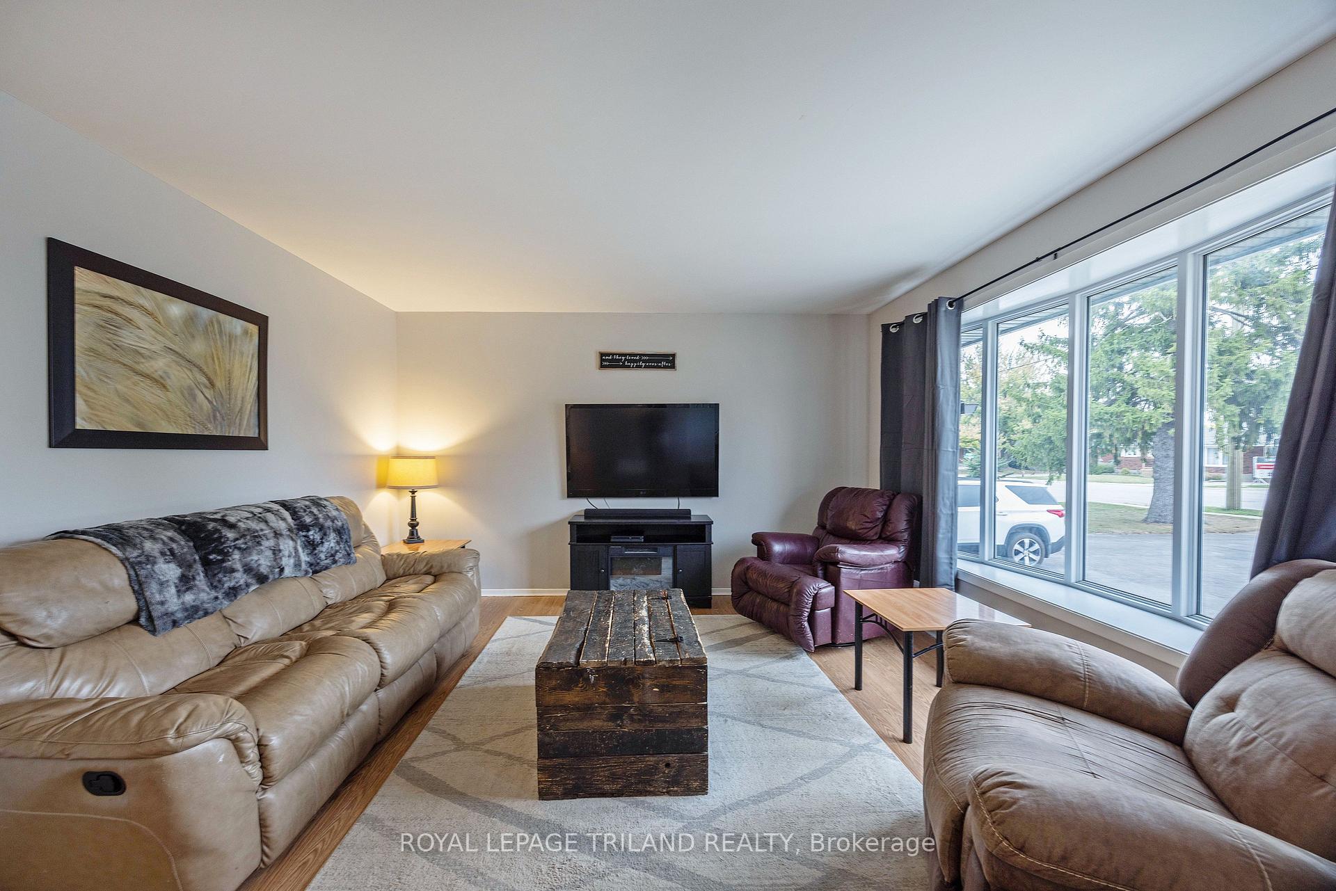 Photo 7 of 177 Queen Street, North Middlesex, Ailsa Craig — HOMEH