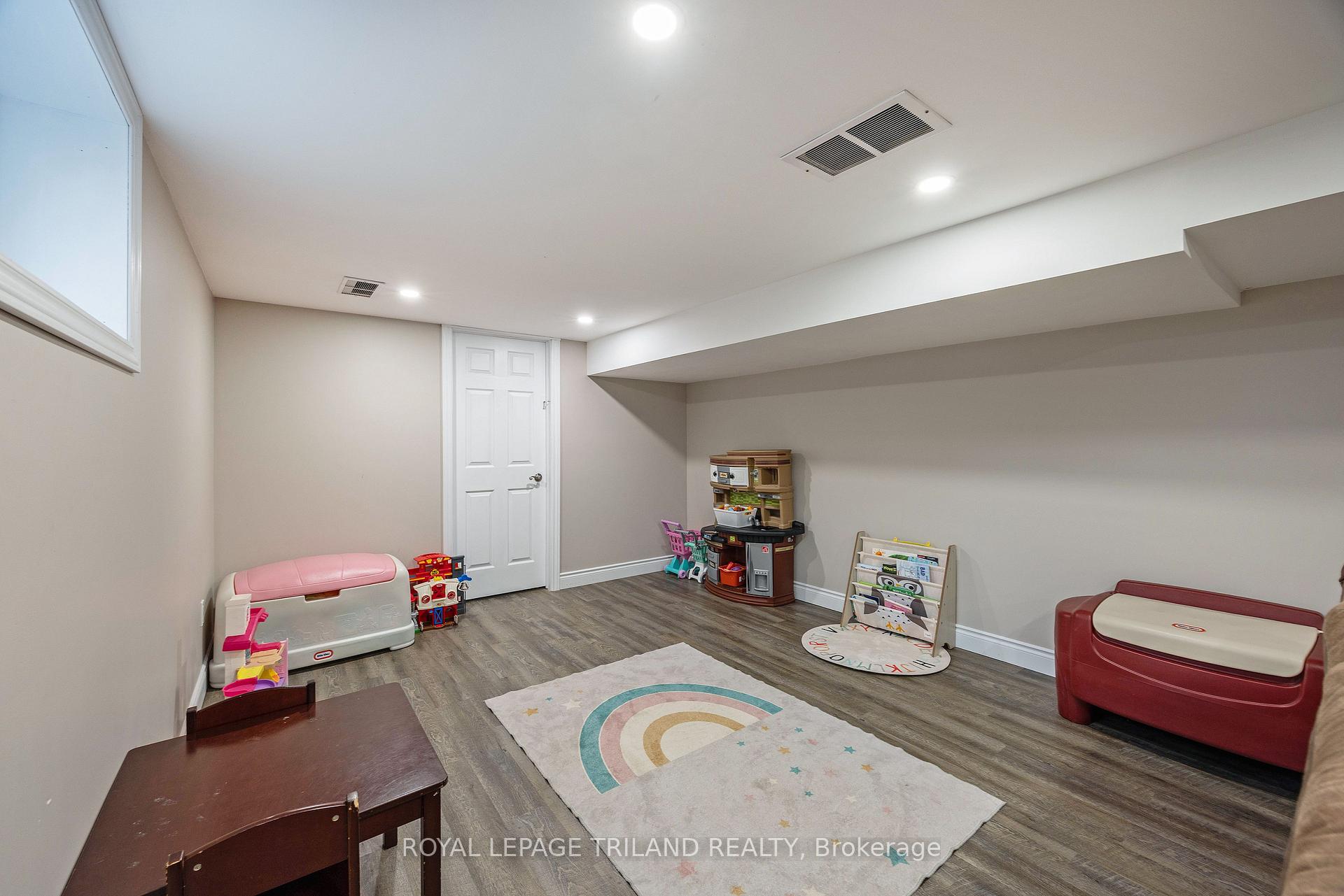 Photo 23 of 177 Queen Street, North Middlesex, Ailsa Craig — HOMEH
