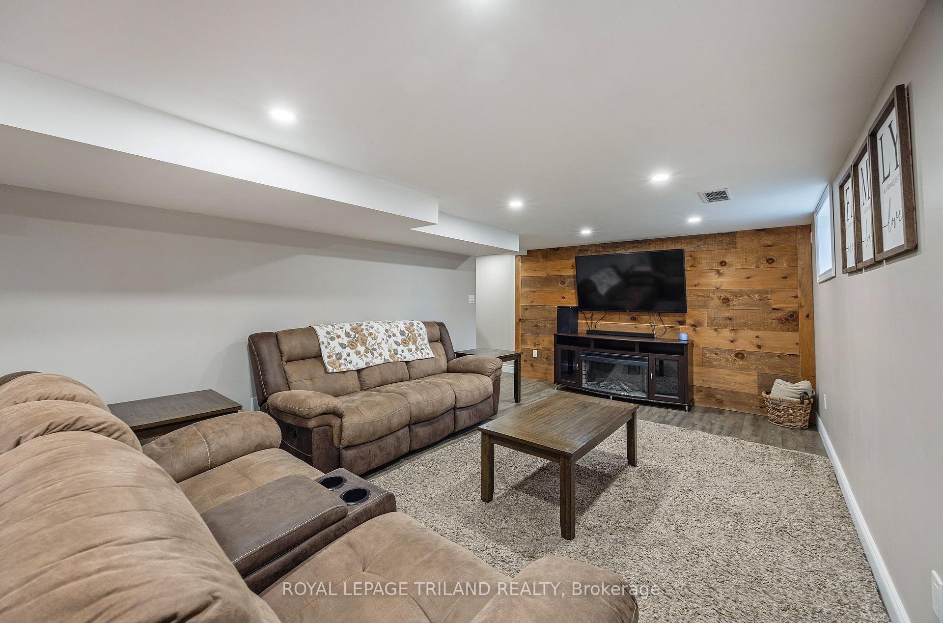 Photo 24 of 177 Queen Street, North Middlesex, Ailsa Craig — HOMEH