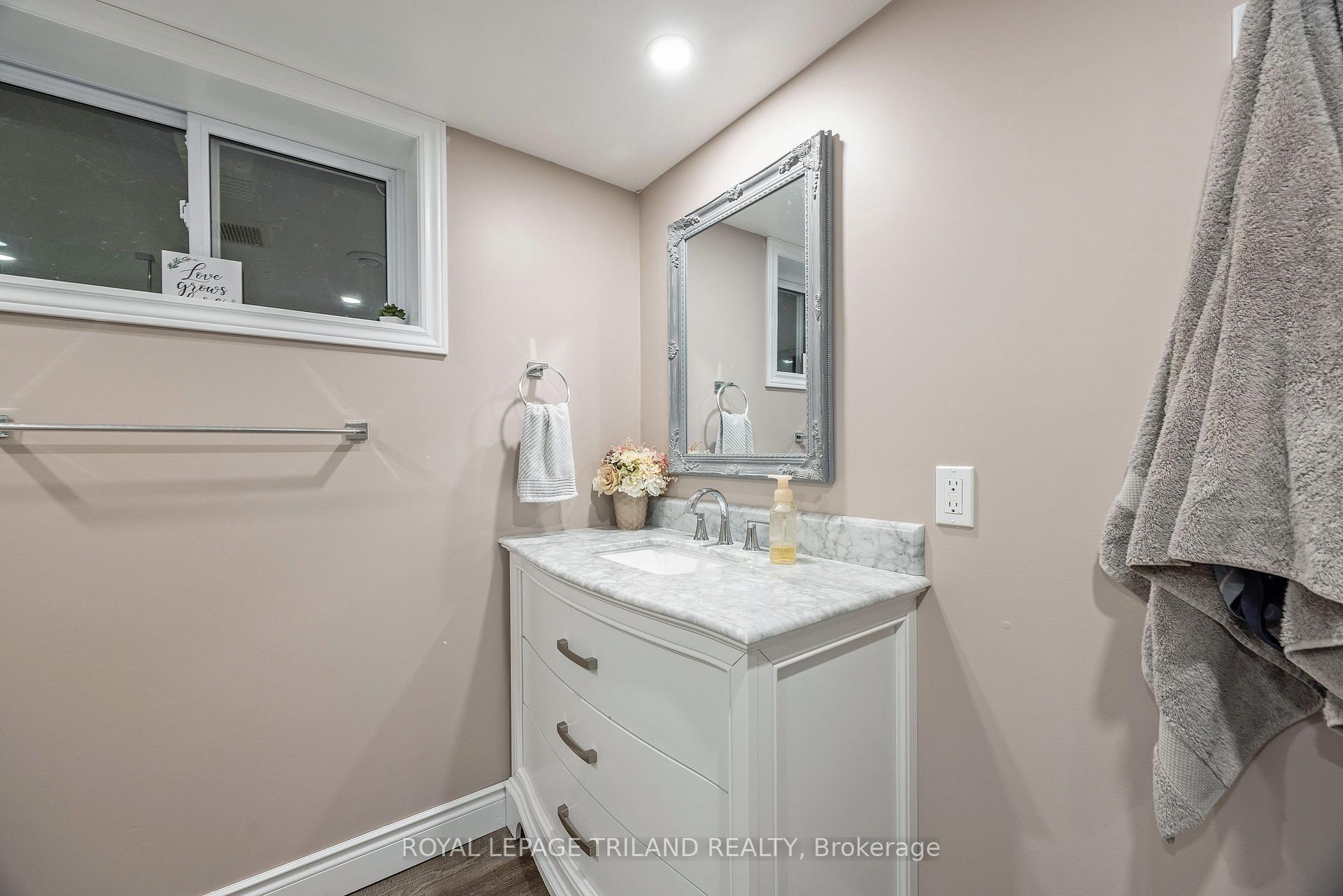 Photo 30 of 177 Queen Street, North Middlesex, Ailsa Craig — HOMEH