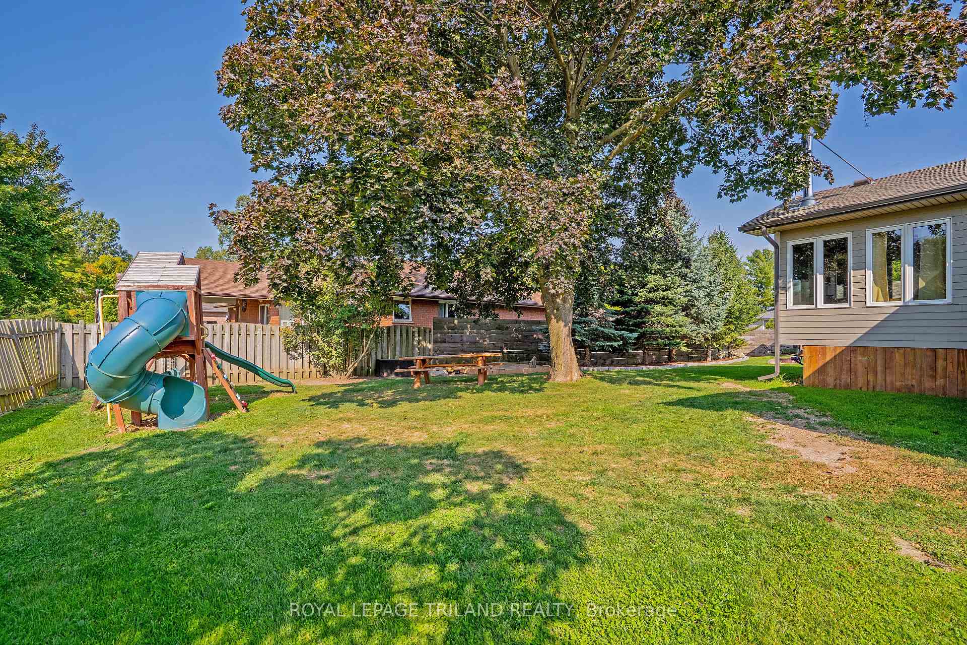 Photo 38 of 177 Queen Street, North Middlesex, Ailsa Craig — HOMEH