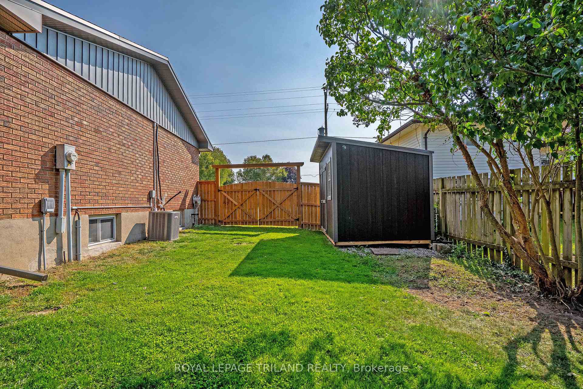 Photo 39 of 177 Queen Street, North Middlesex, Ailsa Craig — HOMEH