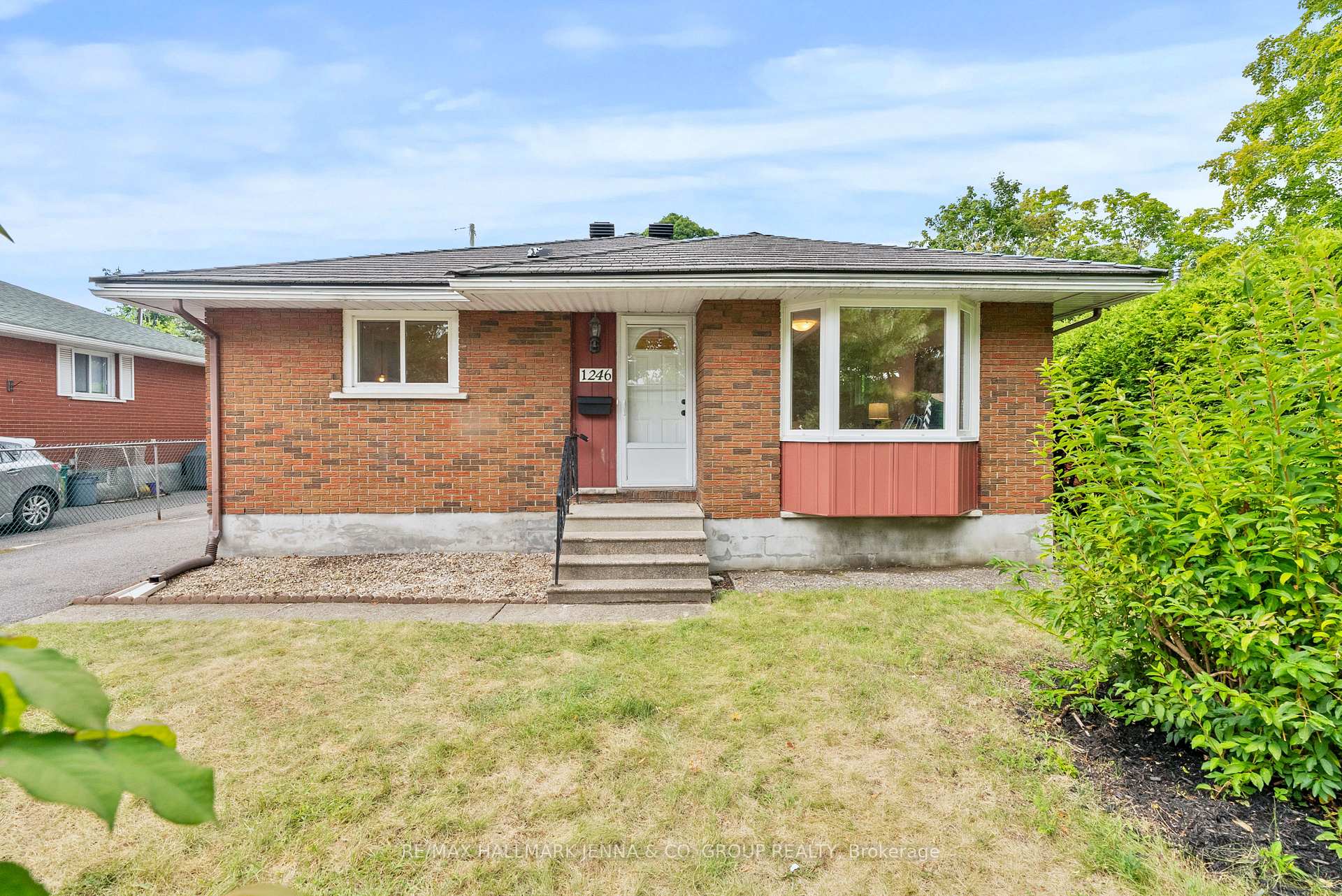 Photo 2 of 1246 Cobden Road, Ottawa, Queensway Terrace South/Ridgeview — HOMEH