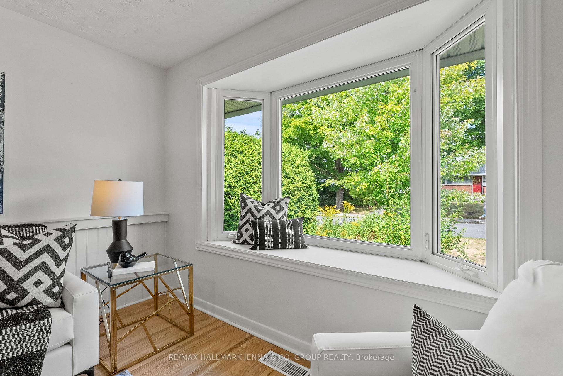 Photo 7 of 1246 Cobden Road, Ottawa, Queensway Terrace South/Ridgeview — HOMEH