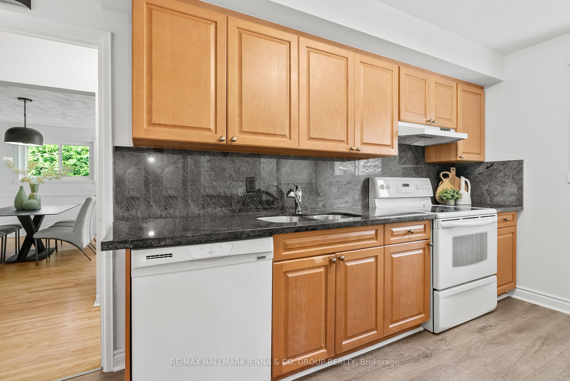Photo 13 of 1246 Cobden Road, Ottawa, Queensway Terrace South/Ridgeview — HOMEH