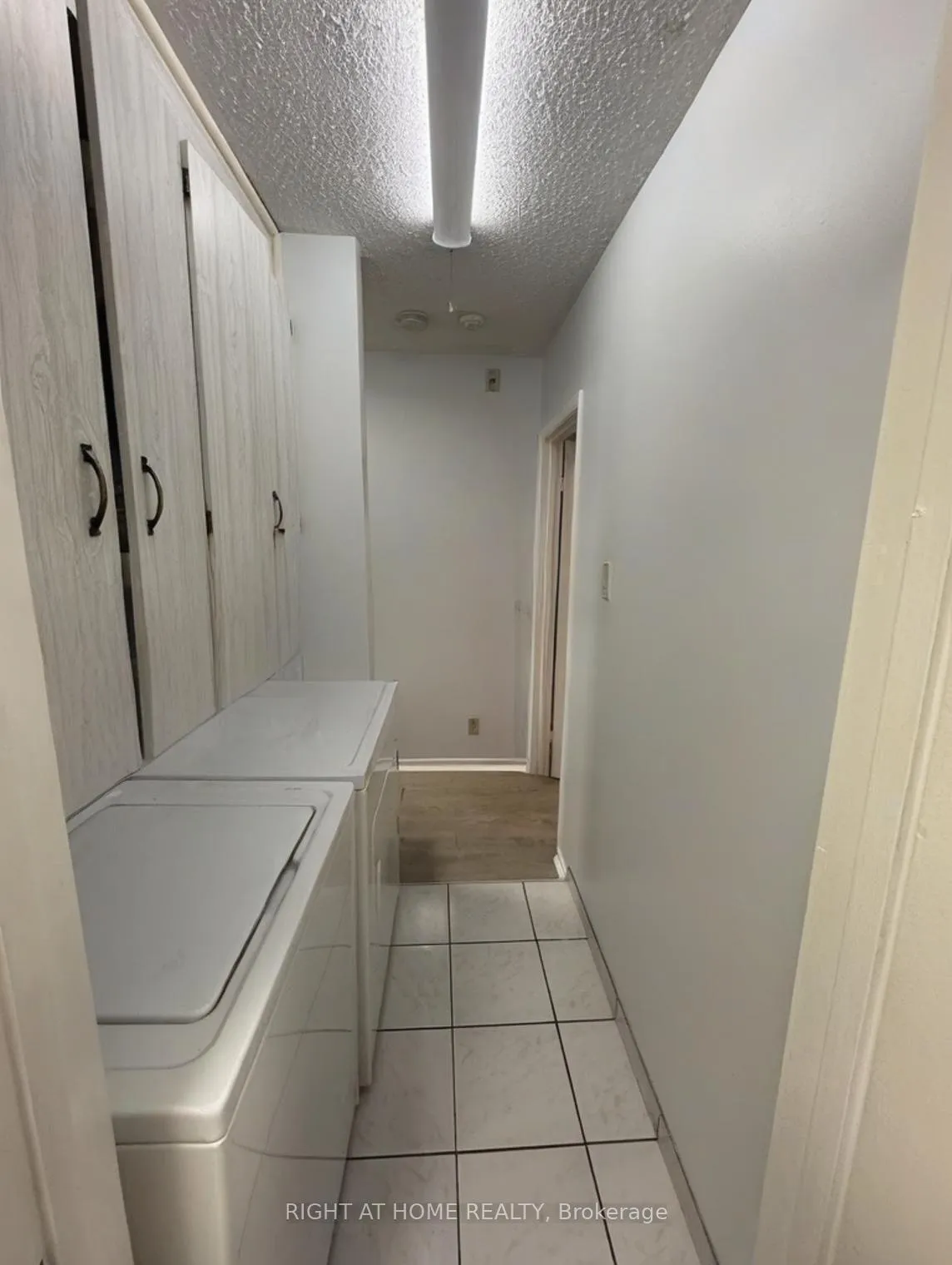 Photo 8 of Unit 2, 222 Lyon Street N, Ottawa, Ottawa Centre — HOMEH