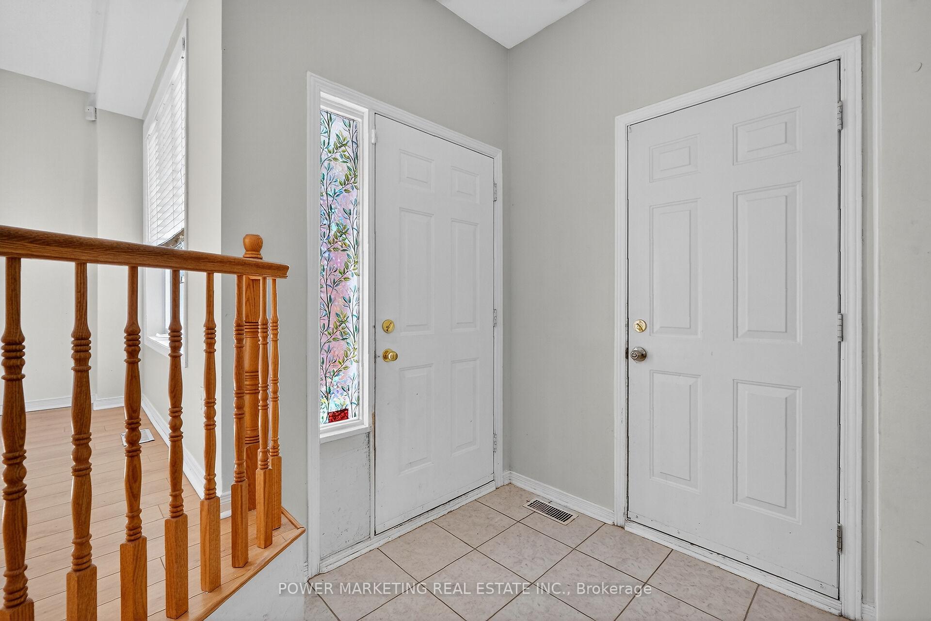Photo 4 of 9 Carwood Circle E, Ottawa, Carson Meadows — HOMEH