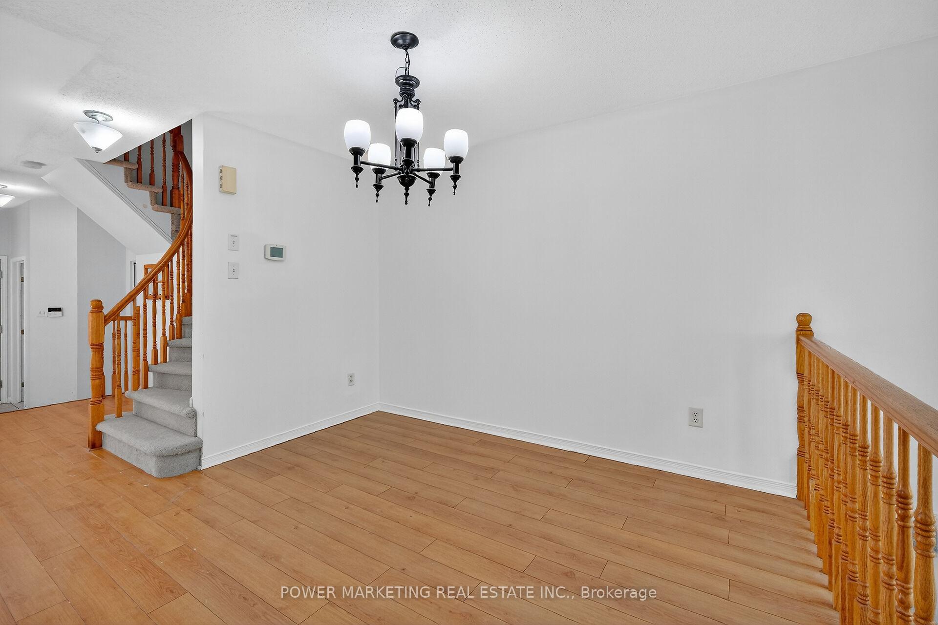 Photo 11 of 9 Carwood Circle E, Ottawa, Carson Meadows — HOMEH