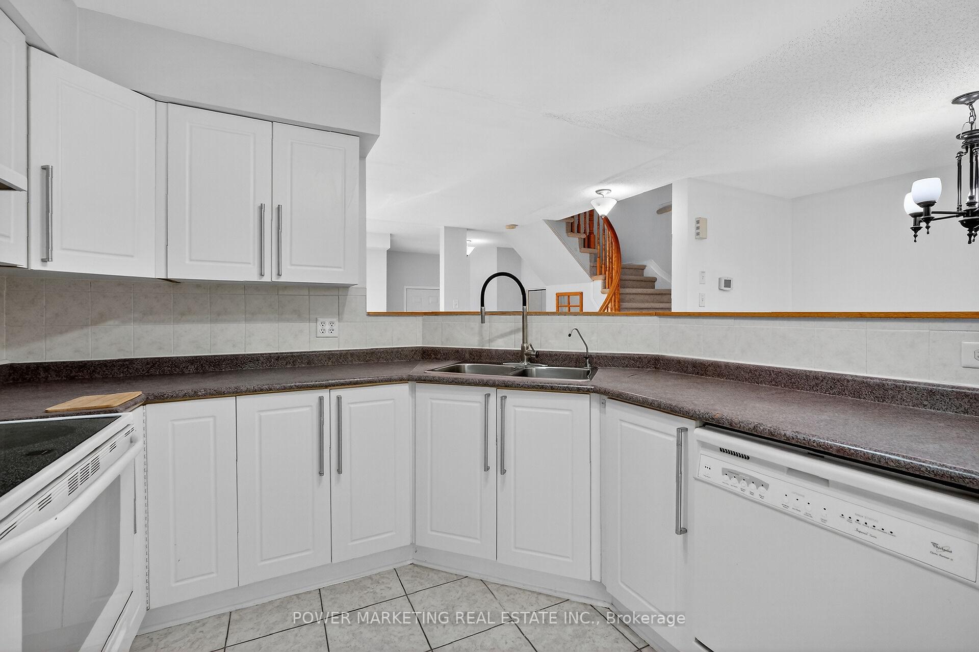 Photo 14 of 9 Carwood Circle E, Ottawa, Carson Meadows — HOMEH