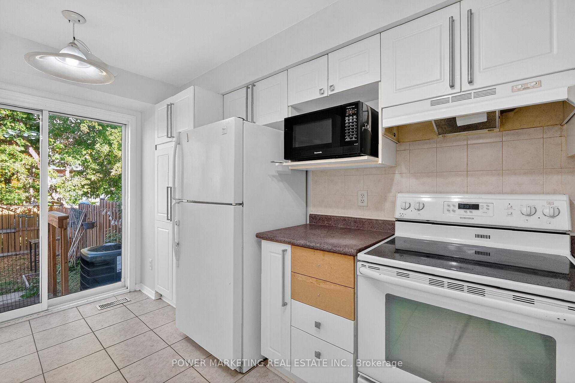 Photo 16 of 9 Carwood Circle E, Ottawa, Carson Meadows — HOMEH