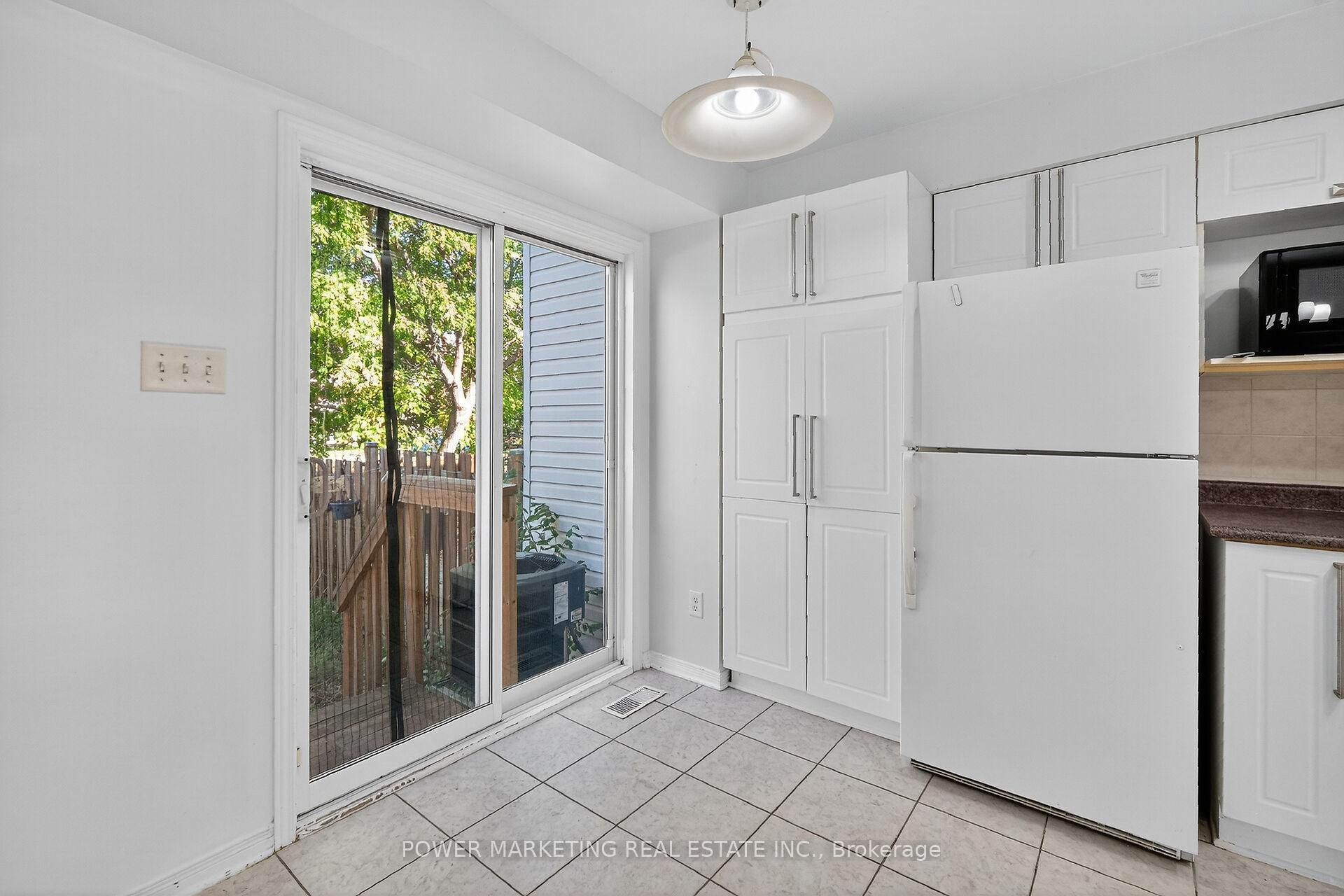 Photo 18 of 9 Carwood Circle E, Ottawa, Carson Meadows — HOMEH