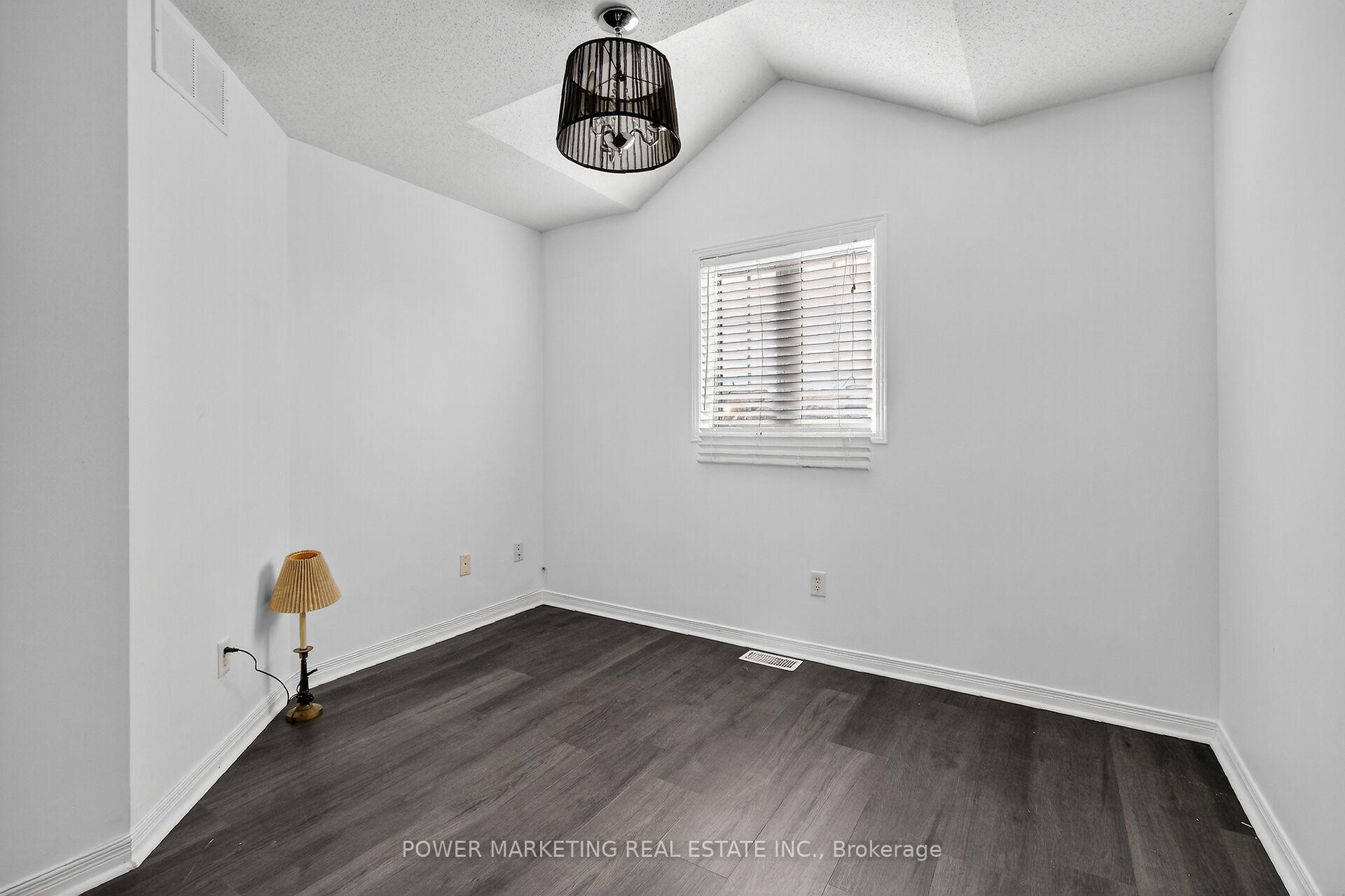 Photo 23 of 9 Carwood Circle E, Ottawa, Carson Meadows — HOMEH