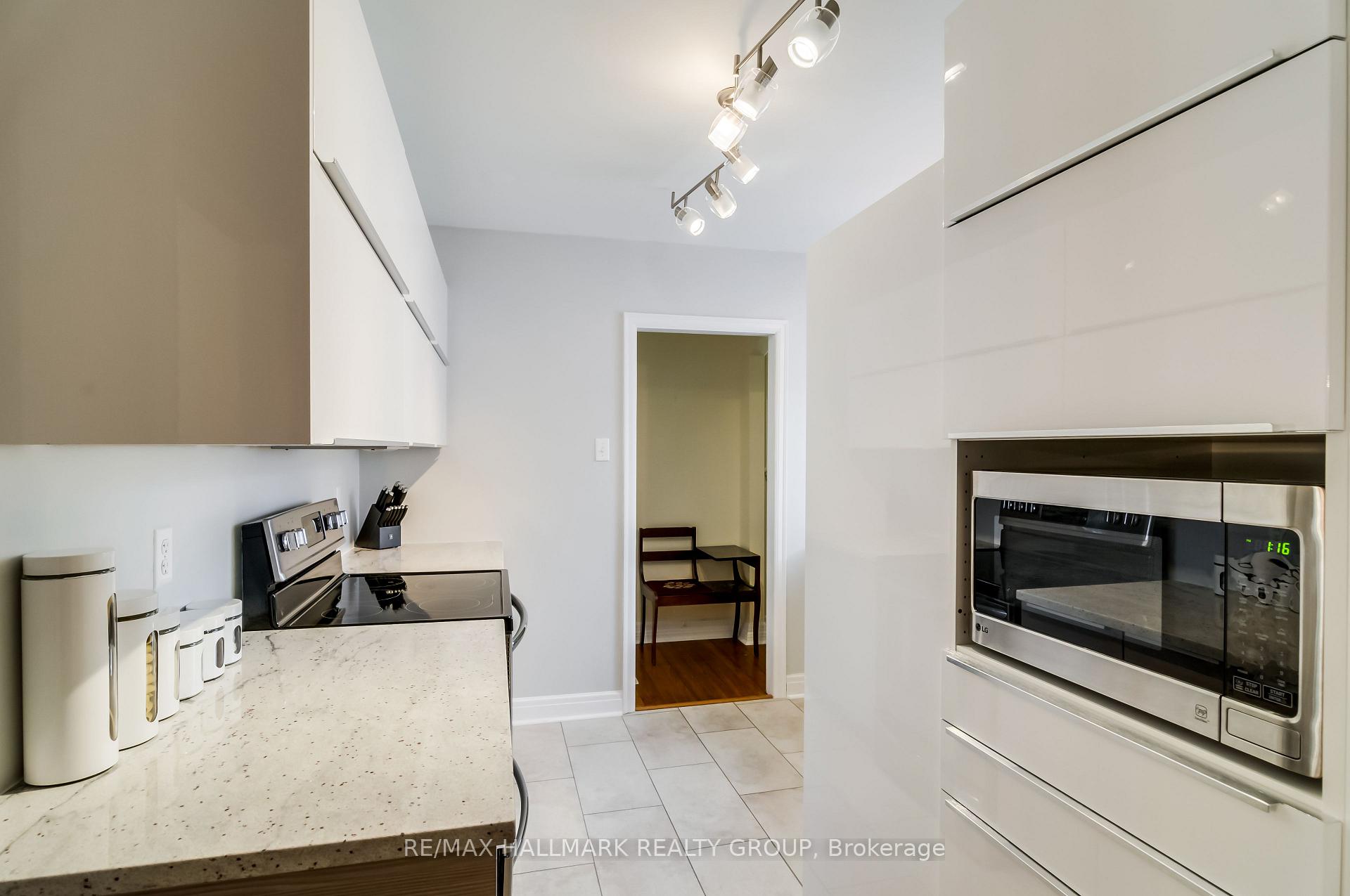Photo 11 of 64 Vaughan Street, Ottawa, Lindenlea — HOMEH