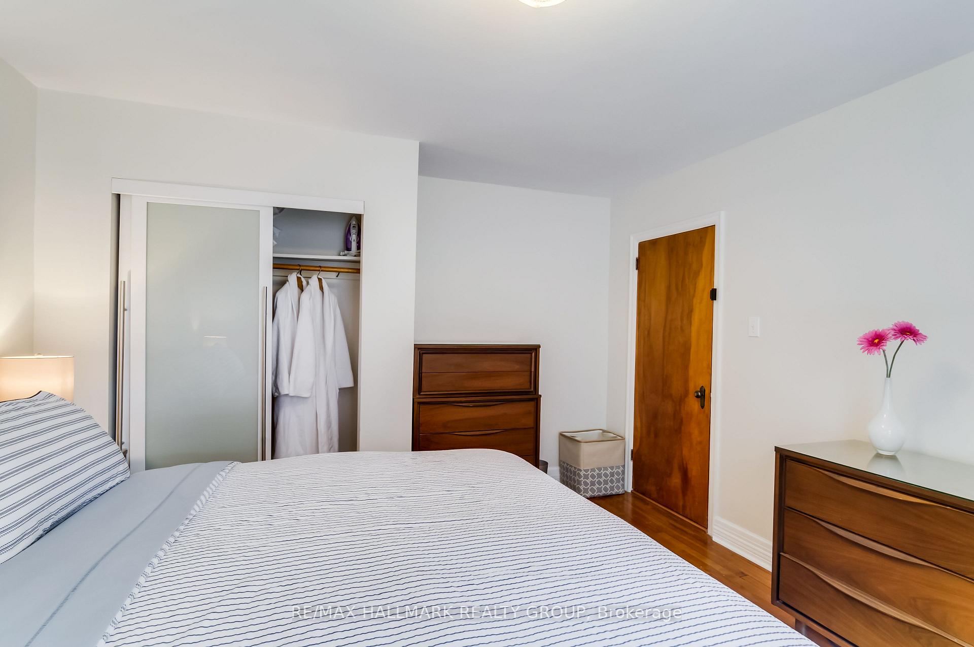 Photo 14 of 64 Vaughan Street, Ottawa, Lindenlea — HOMEH