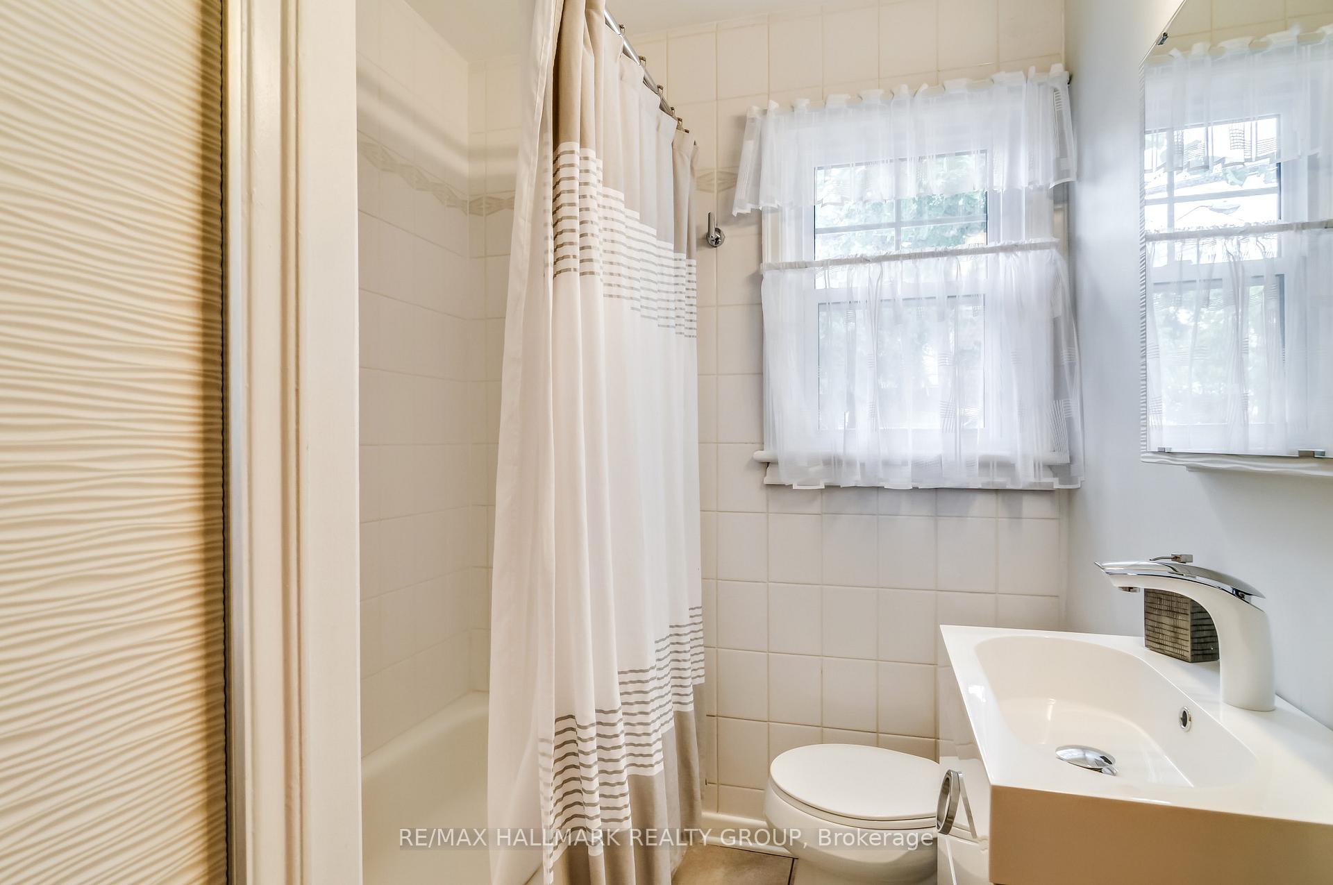 Photo 16 of 64 Vaughan Street, Ottawa, Lindenlea — HOMEH