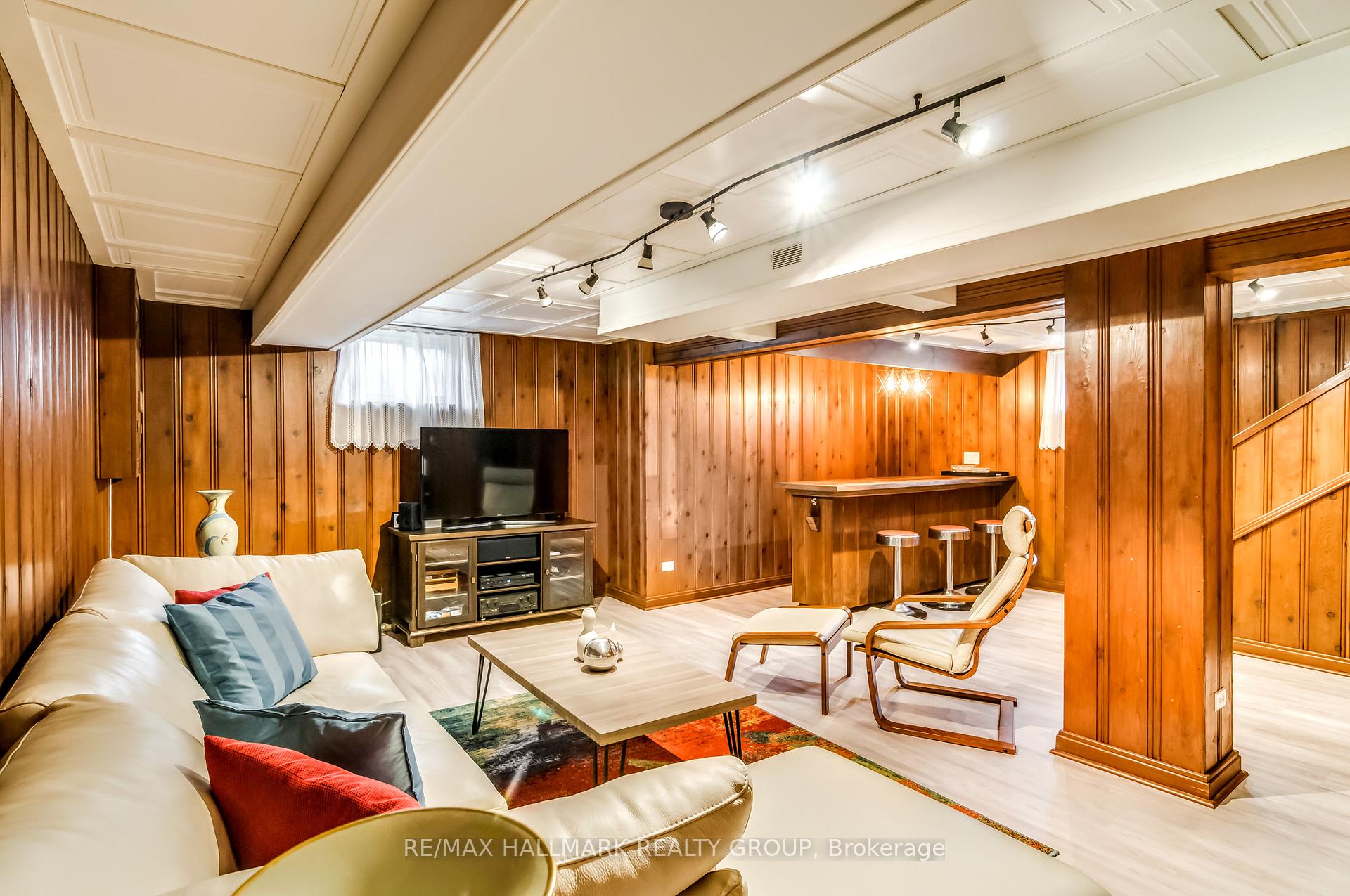 Photo 17 of 64 Vaughan Street, Ottawa, Lindenlea — HOMEH