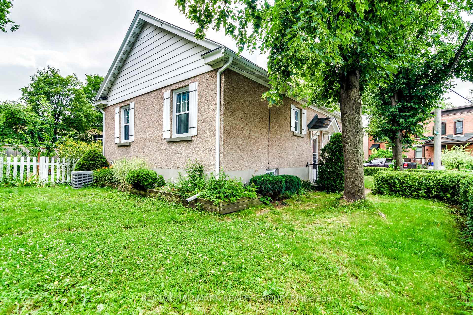 Photo 25 of 64 Vaughan Street, Ottawa, Lindenlea — HOMEH