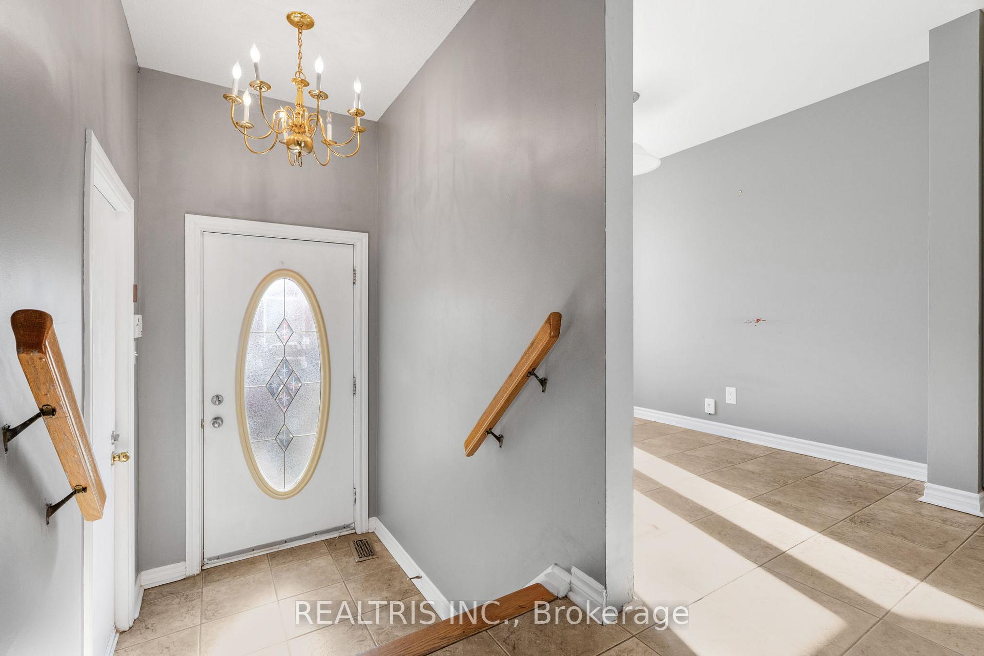 Photo 3 of 1598 Meadowfield Place, Ottawa, Chapel Hill — HOMEH