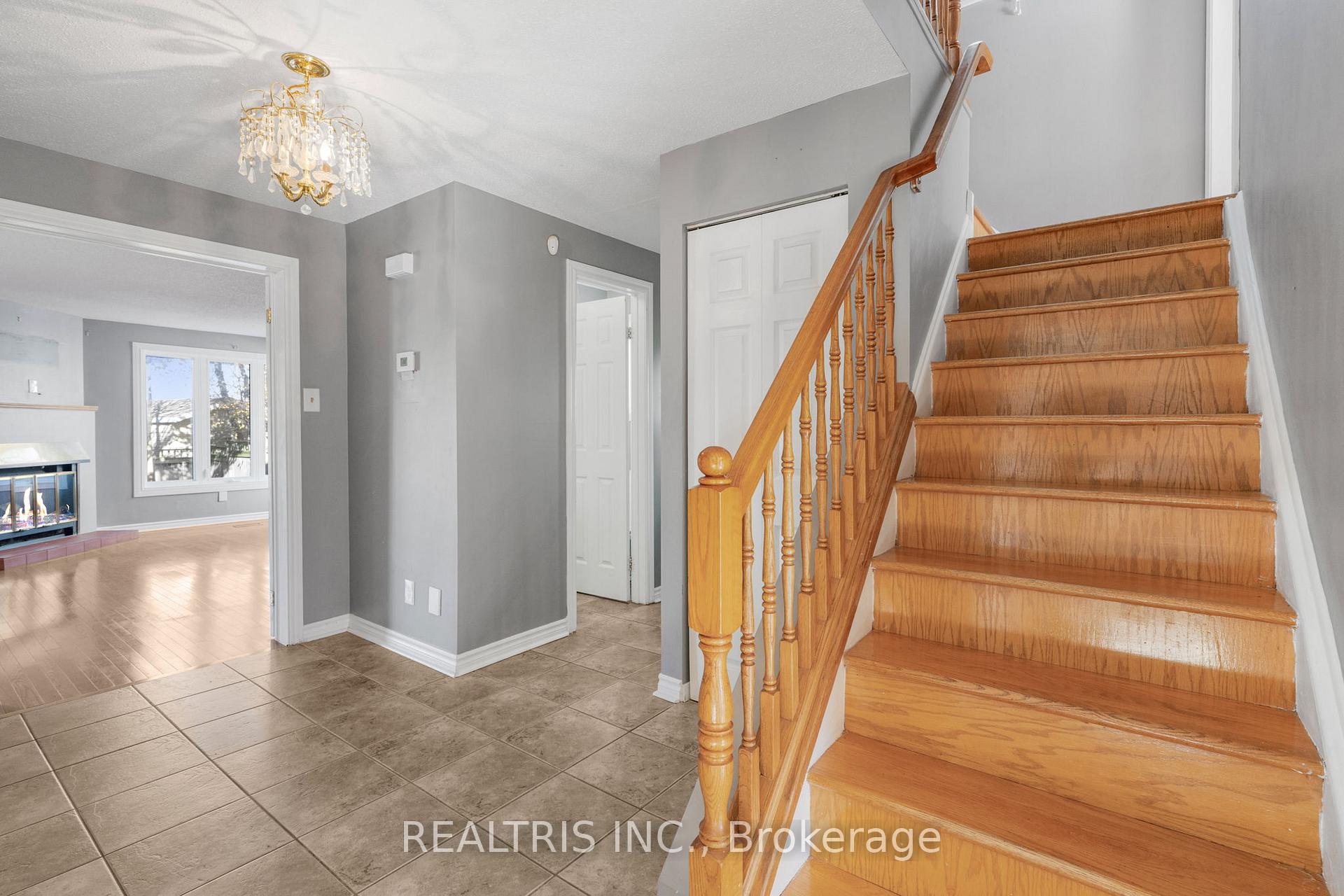 Photo 4 of 1598 Meadowfield Place, Ottawa, Chapel Hill — HOMEH