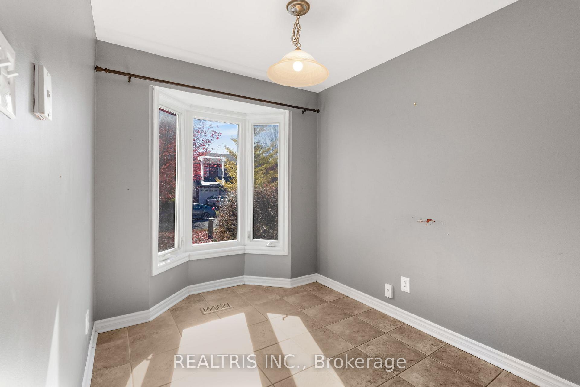 Photo 5 of 1598 Meadowfield Place, Ottawa, Chapel Hill — HOMEH
